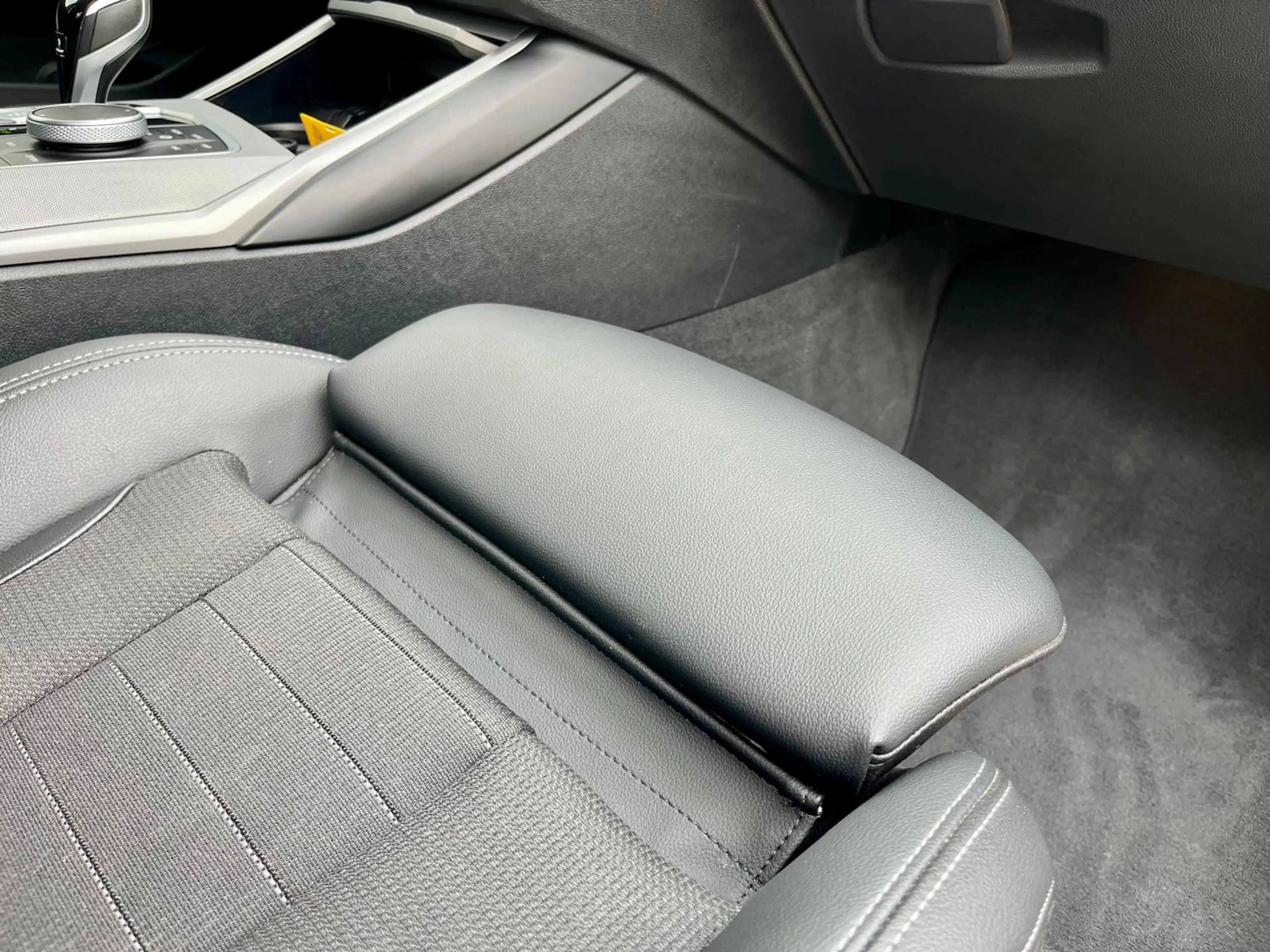 BMW 316 dA MHEV BOITE-AUTO/FULL-LED/NAVI/CARPLAY/MI-CUIR/CLIM-AUTO/PDC — photo 9