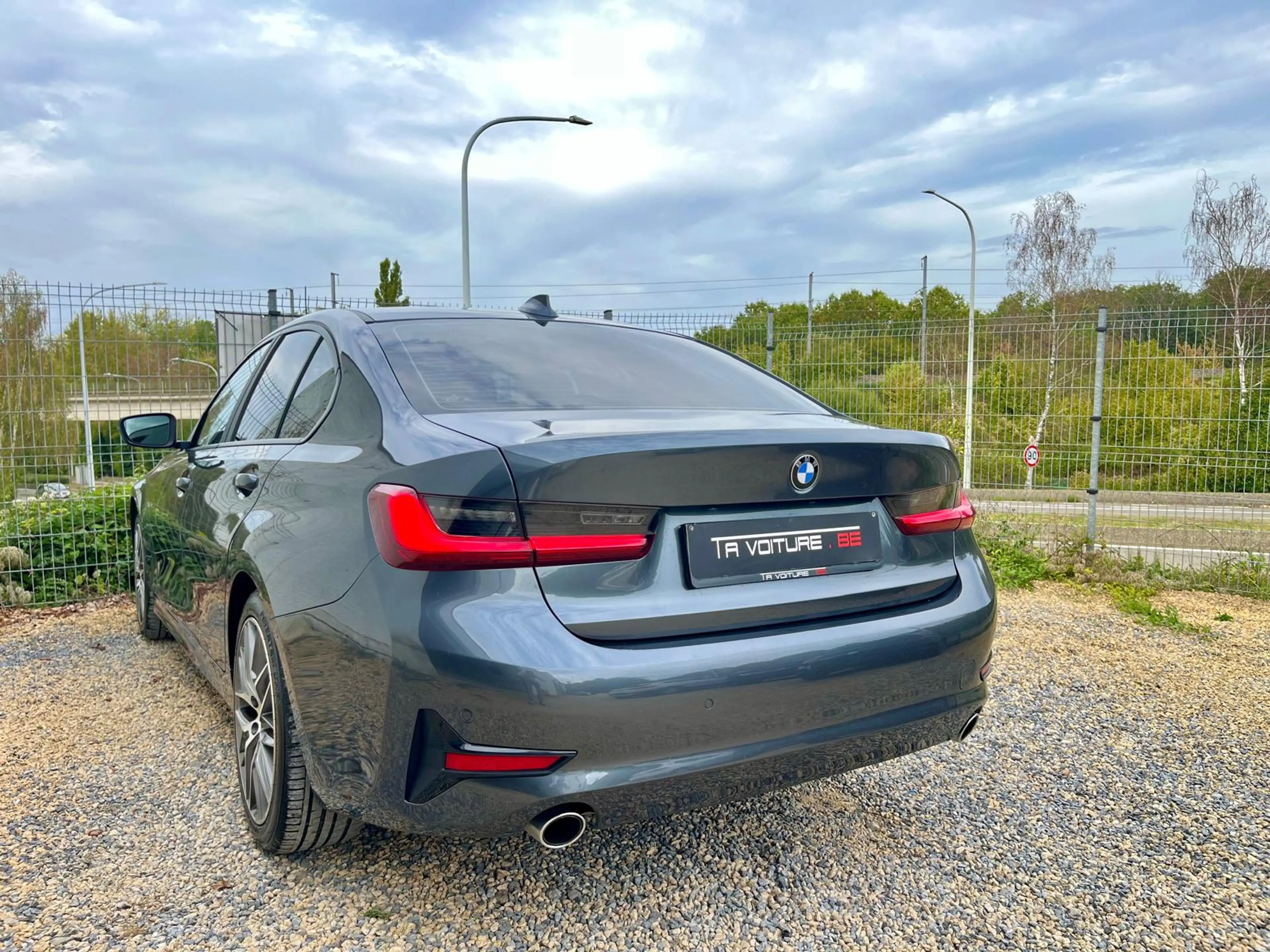 BMW 316 dA MHEV BOITE-AUTO/FULL-LED/NAVI/CARPLAY/MI-CUIR/CLIM-AUTO/PDC — photo 3