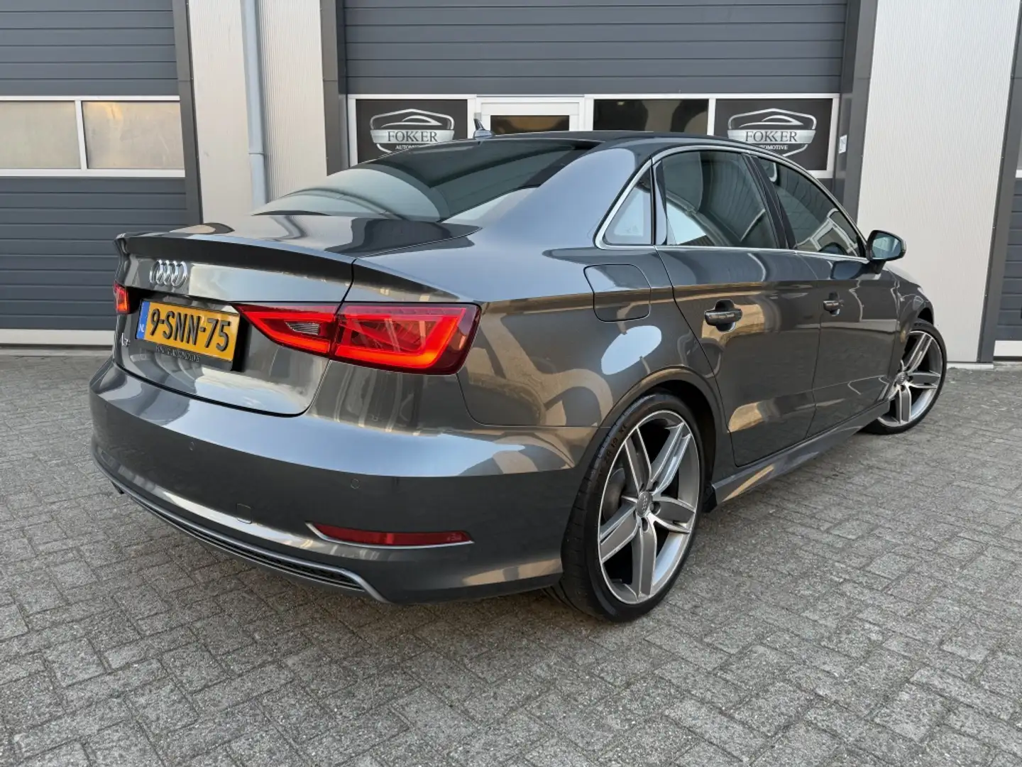 Audi A3 Limousine 1.4 TFSI Ambit. PL S-Line Automaat NAP L Gris - 2