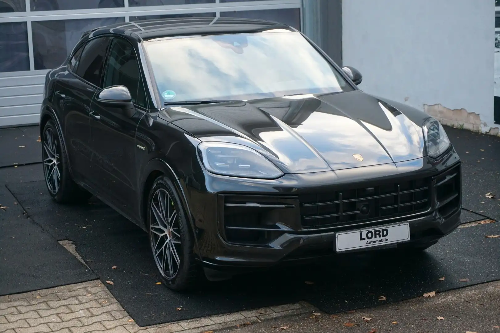Porsche Cayenne Coupe E-Hybrid*SportDesign*Luft* BOSE* Noir - 2