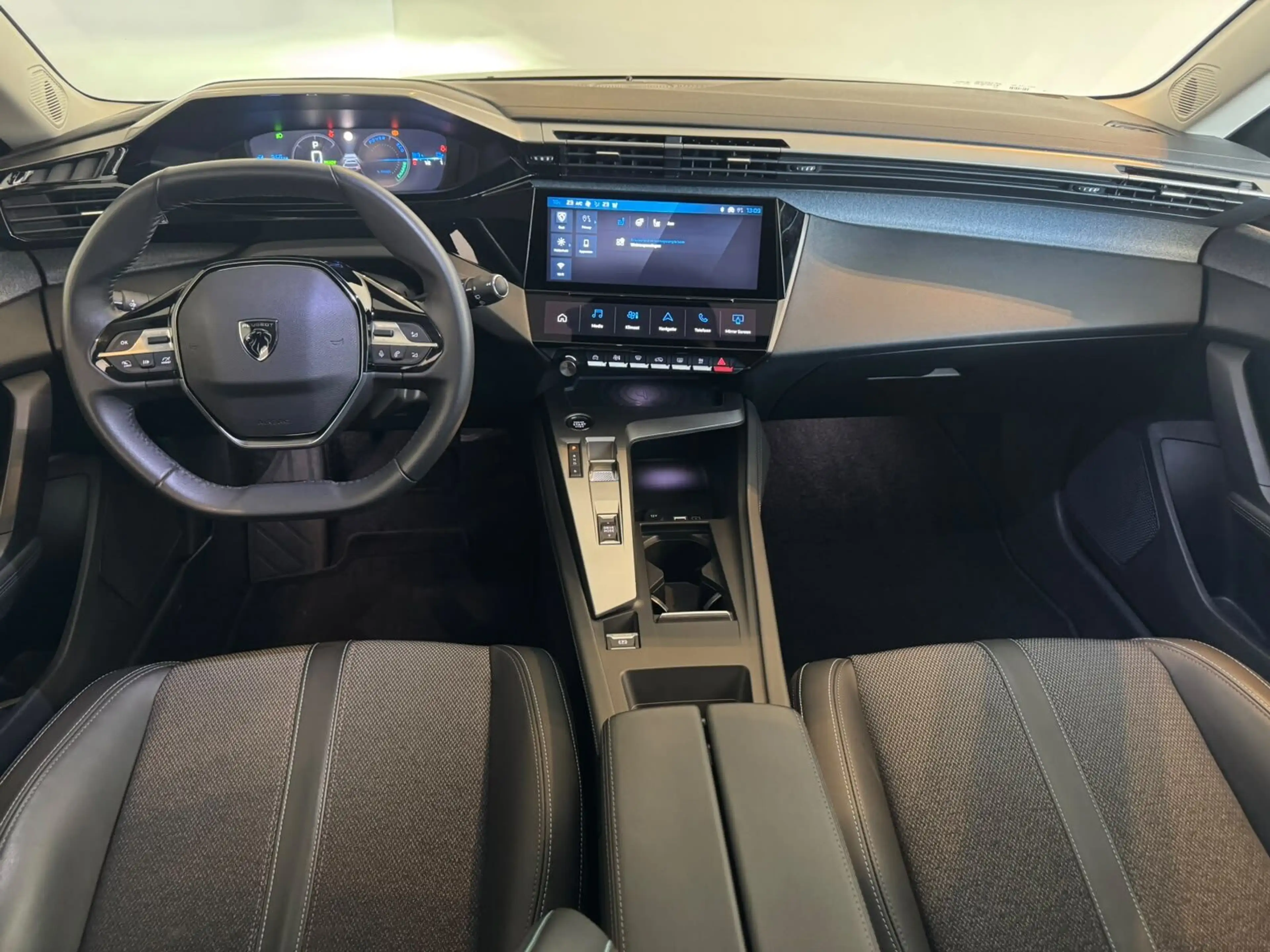 Peugeot 308 e-308 SW Allure EV 54 kWh — photo 4