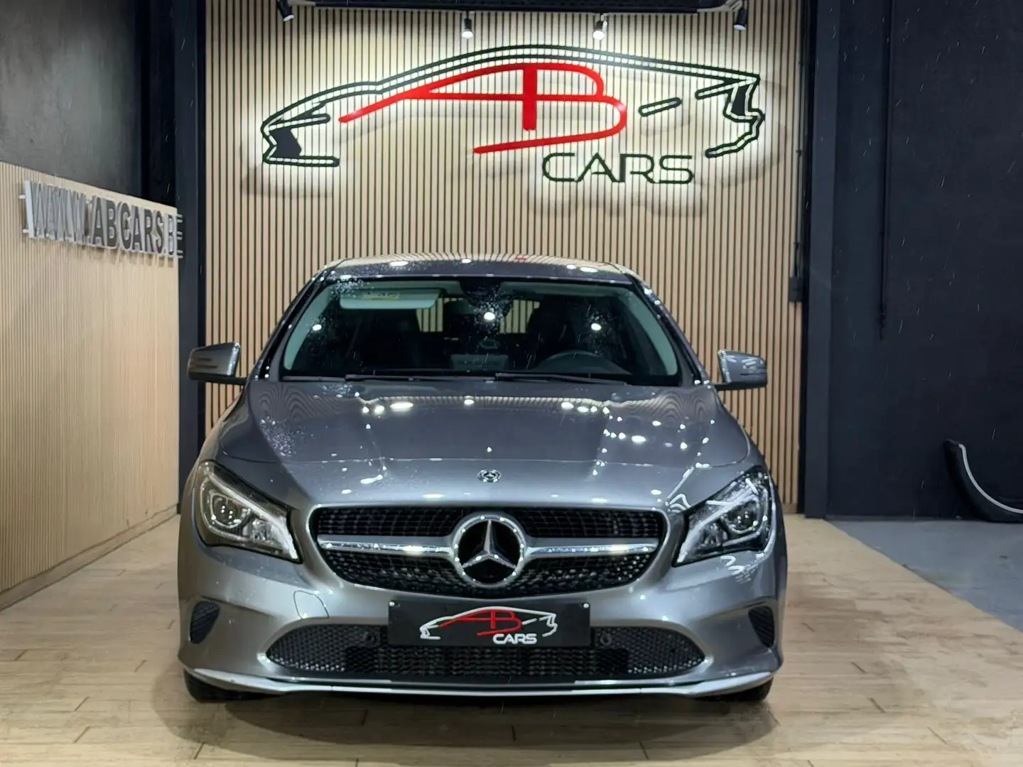 Mercedes-Benz CLA 180 * GARANTIE 12 MOIS * SHOOTING BRAKE * Grijs - 2