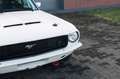Ford Mustang Fastback Restomod Weiß - thumbnail 2