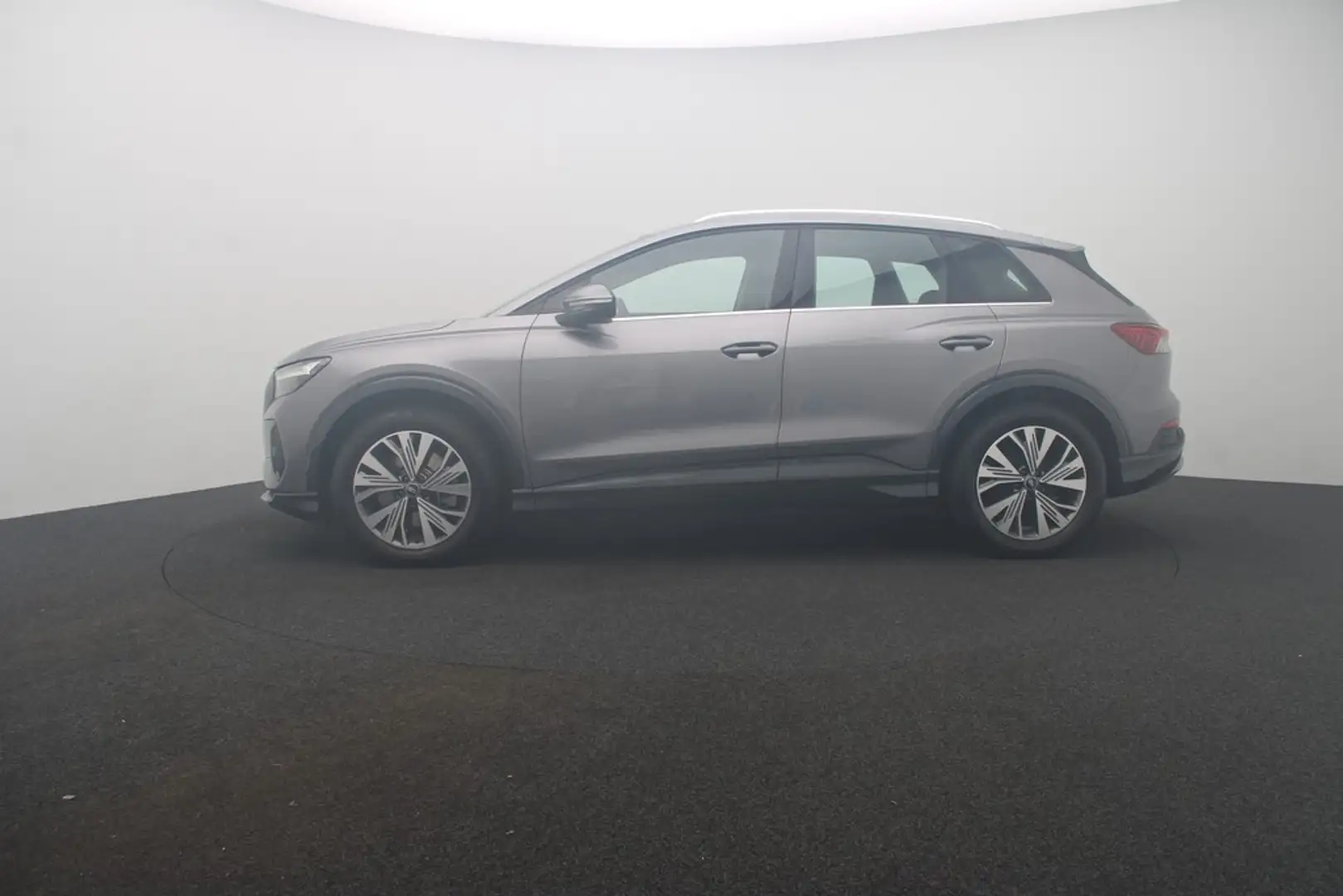 Audi Q4 e-tron 50 e-tron quattro . LED Navi AHK ACC Grau - 2