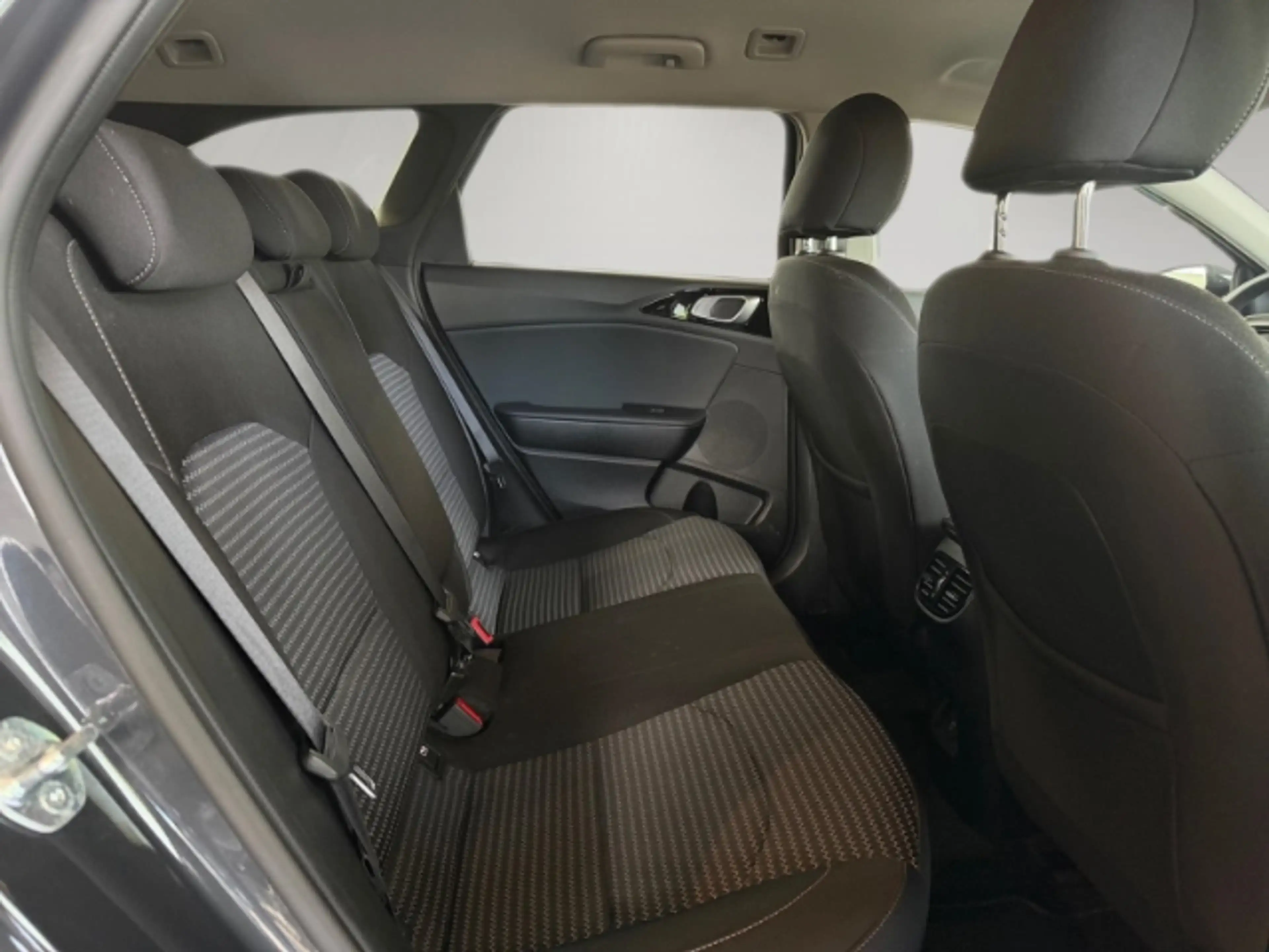 Kia Ceed SW / cee'd SW Sportswagon Edition 1.5 T-GDI Ultimate Navi+Sitzhe — photo 13