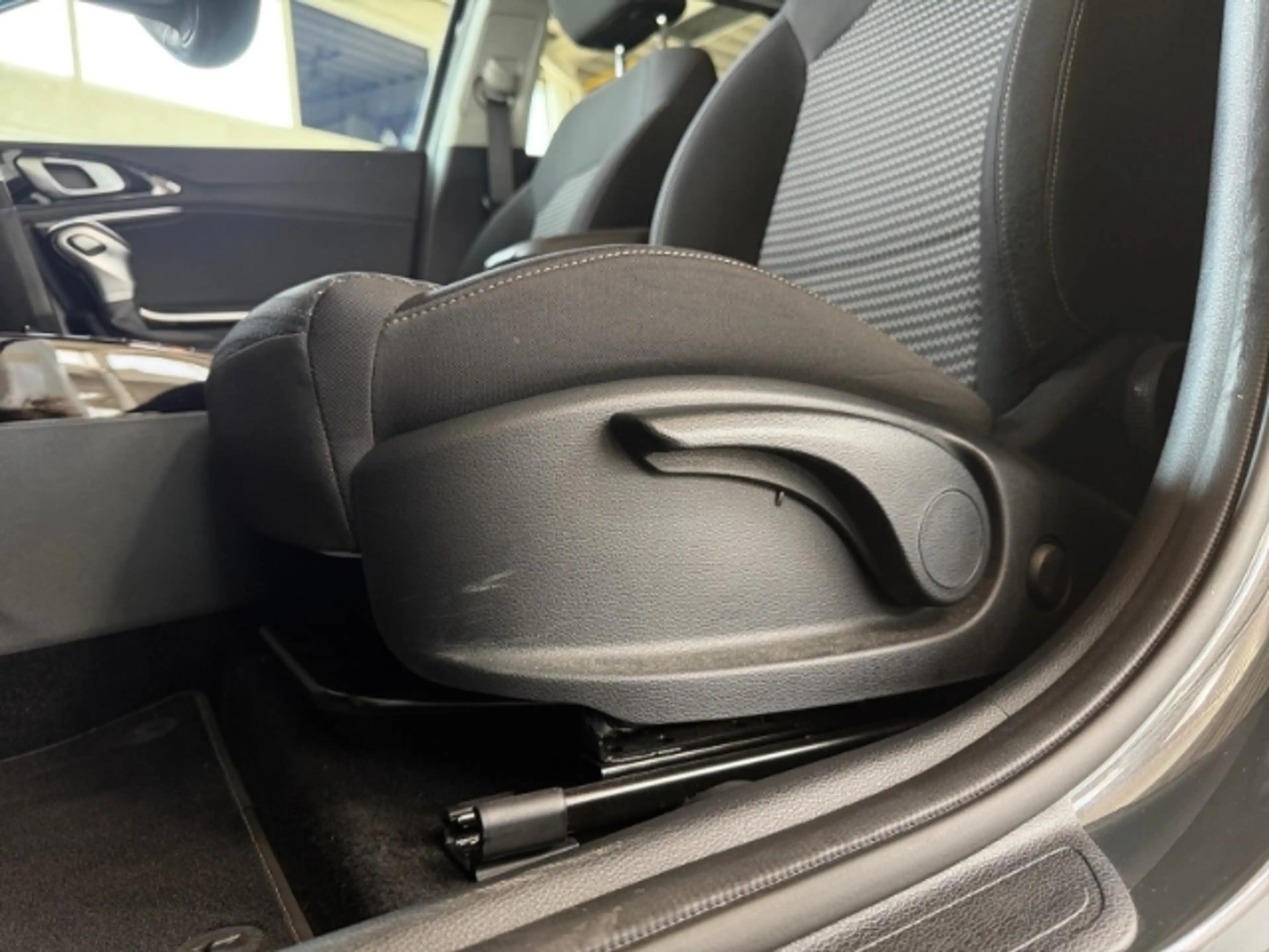 Kia Ceed SW / cee'd SW Sportswagon Edition 1.5 T-GDI Ultimate Navi+Sitzhe — photo 15