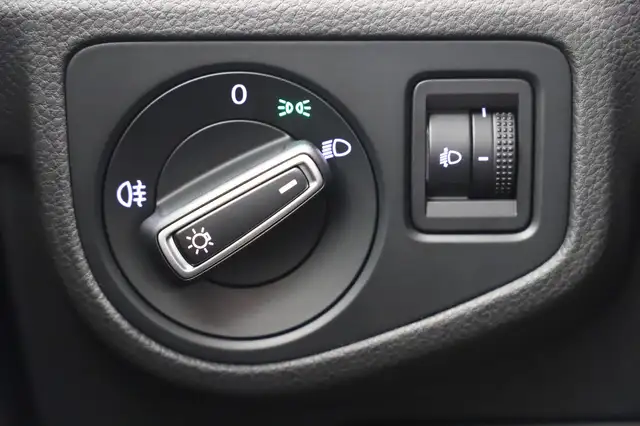 Volkswagen Golf Sportsvan view 28