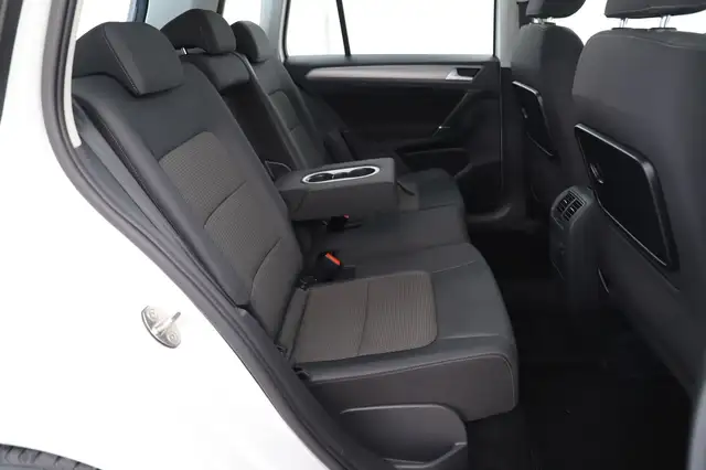Volkswagen Golf view 12