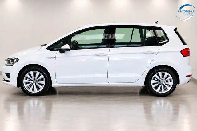 Volkswagen Golf view 4