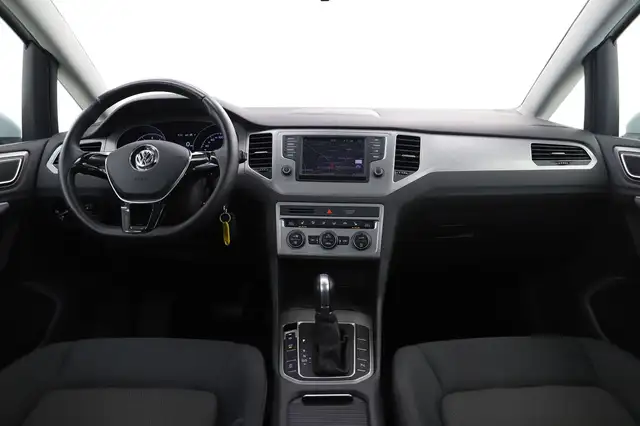 Volkswagen Golf view 14