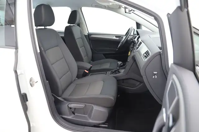 Volkswagen Golf view 10