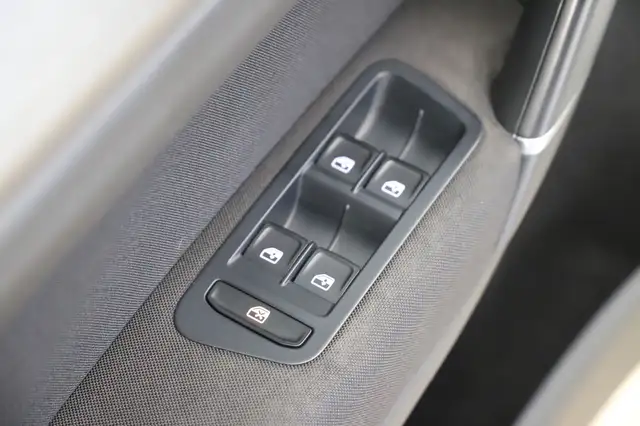 Volkswagen Golf Sportsvan view 30