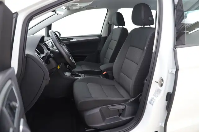 Volkswagen Golf view 9