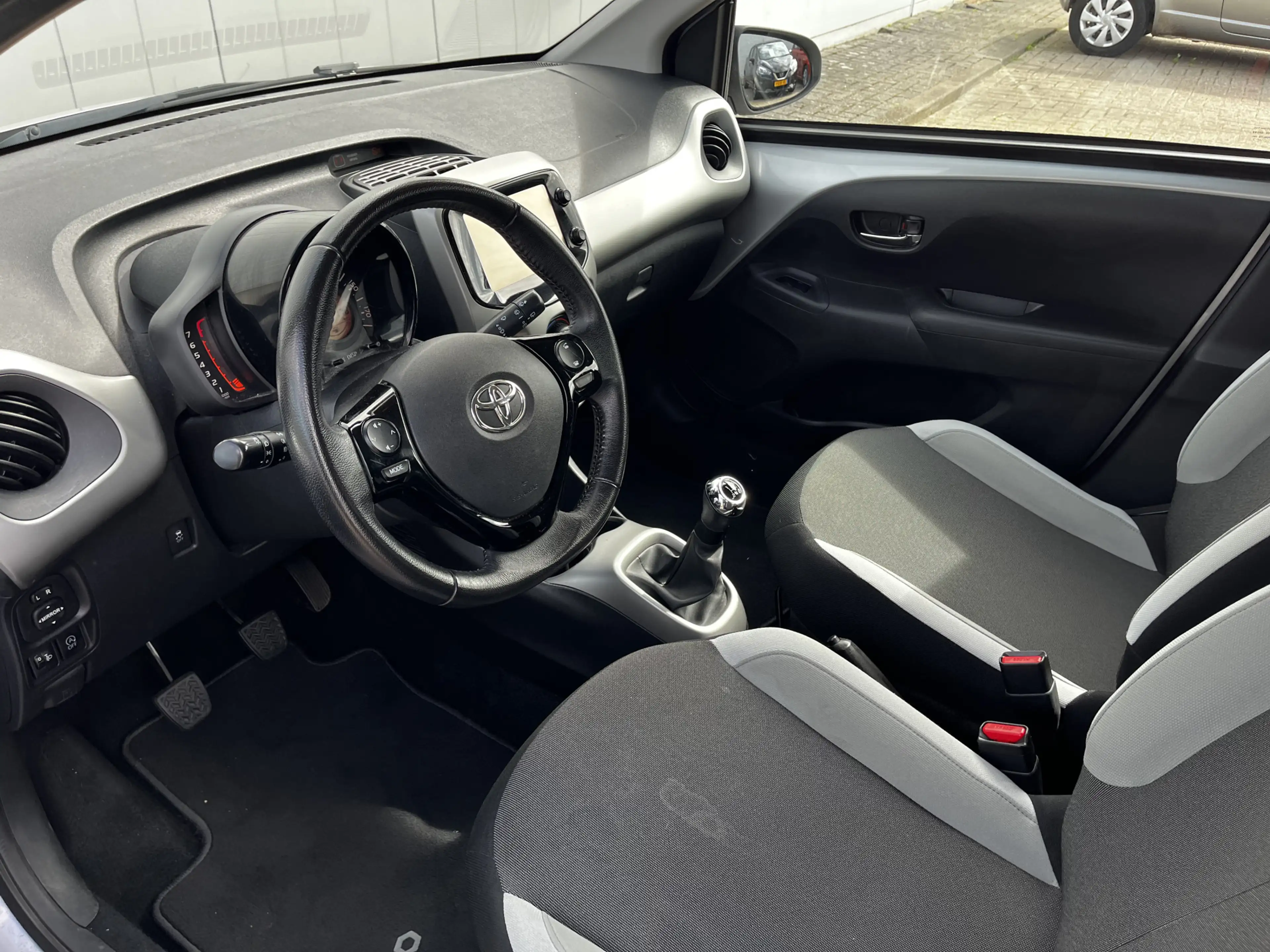 Toyota Aygo 1.0 VVT-i x-play Airco camera Slechts 37178 km — photo 6