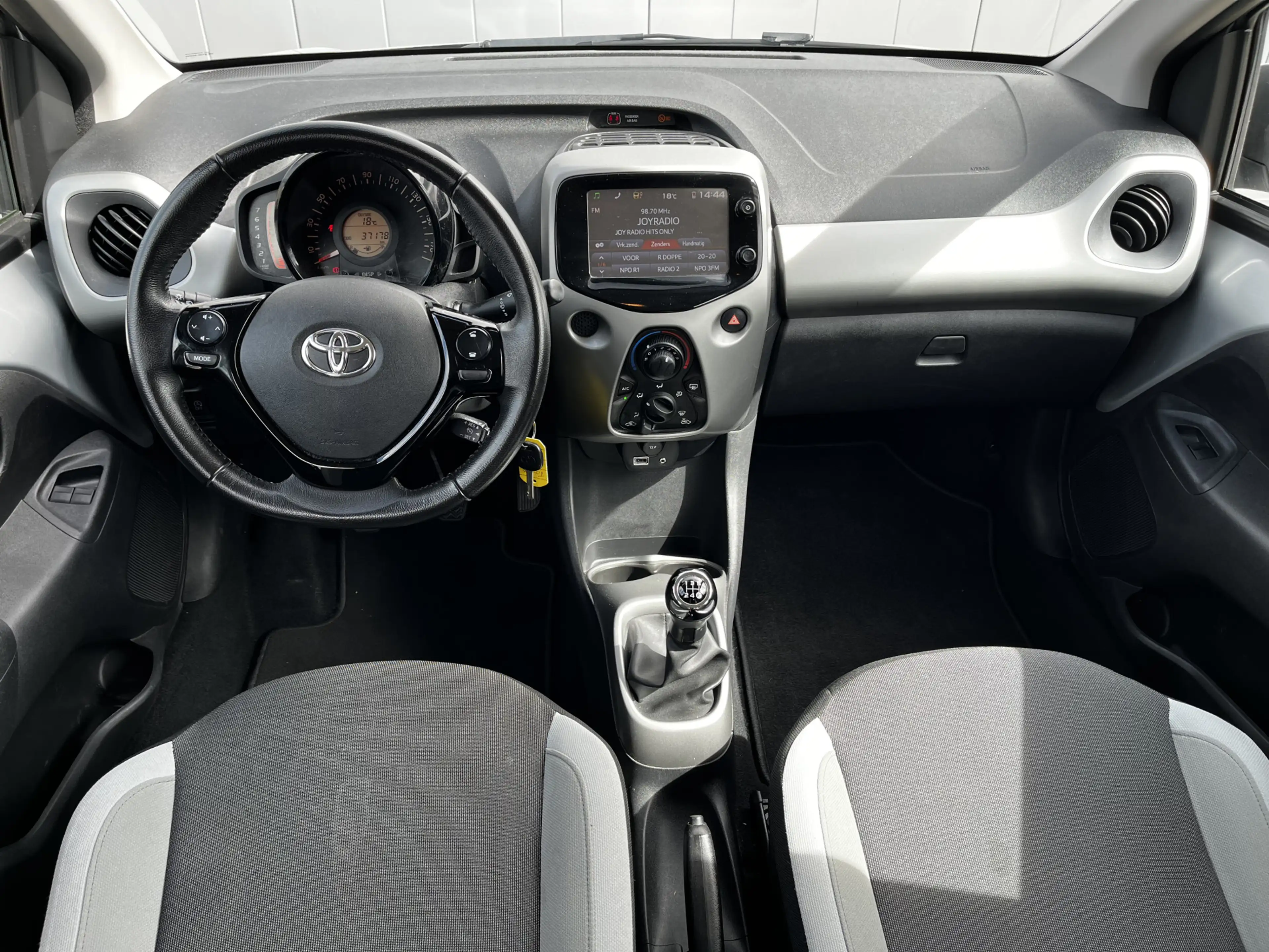 Toyota Aygo 1.0 VVT-i x-play Airco camera Slechts 37178 km — photo 9