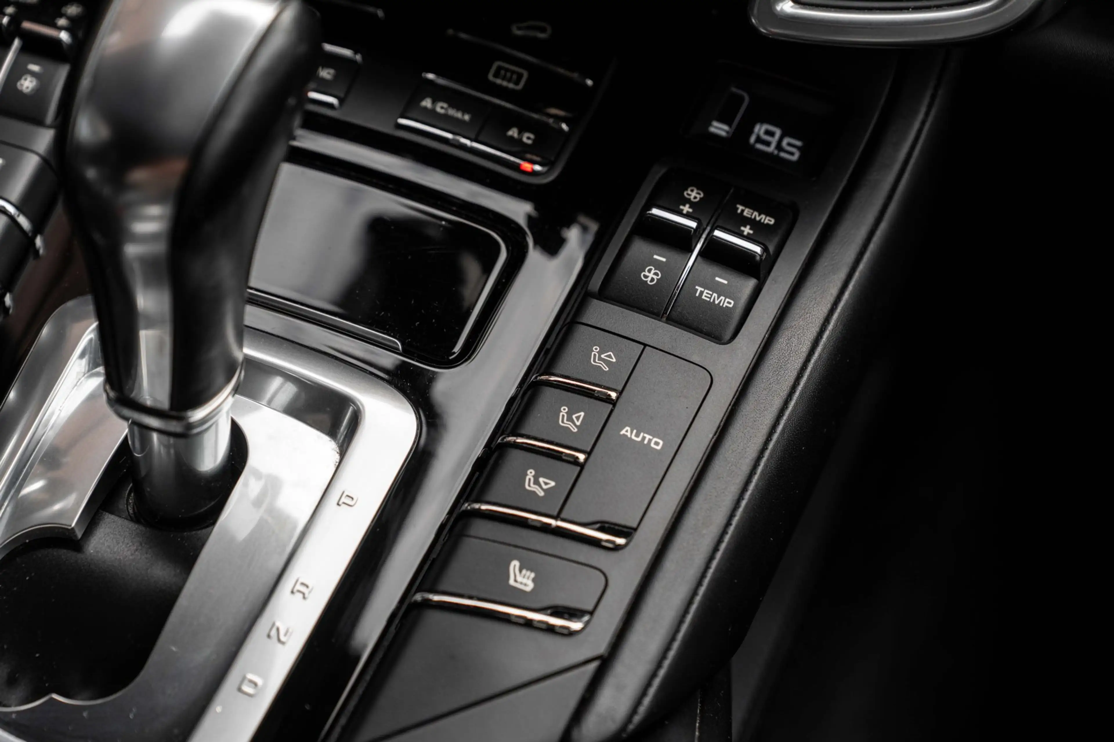 Porsche Cayenne 3.0 S E-Hybrid 416 PK Adaptive Sport Chrono Trekha — photo 30