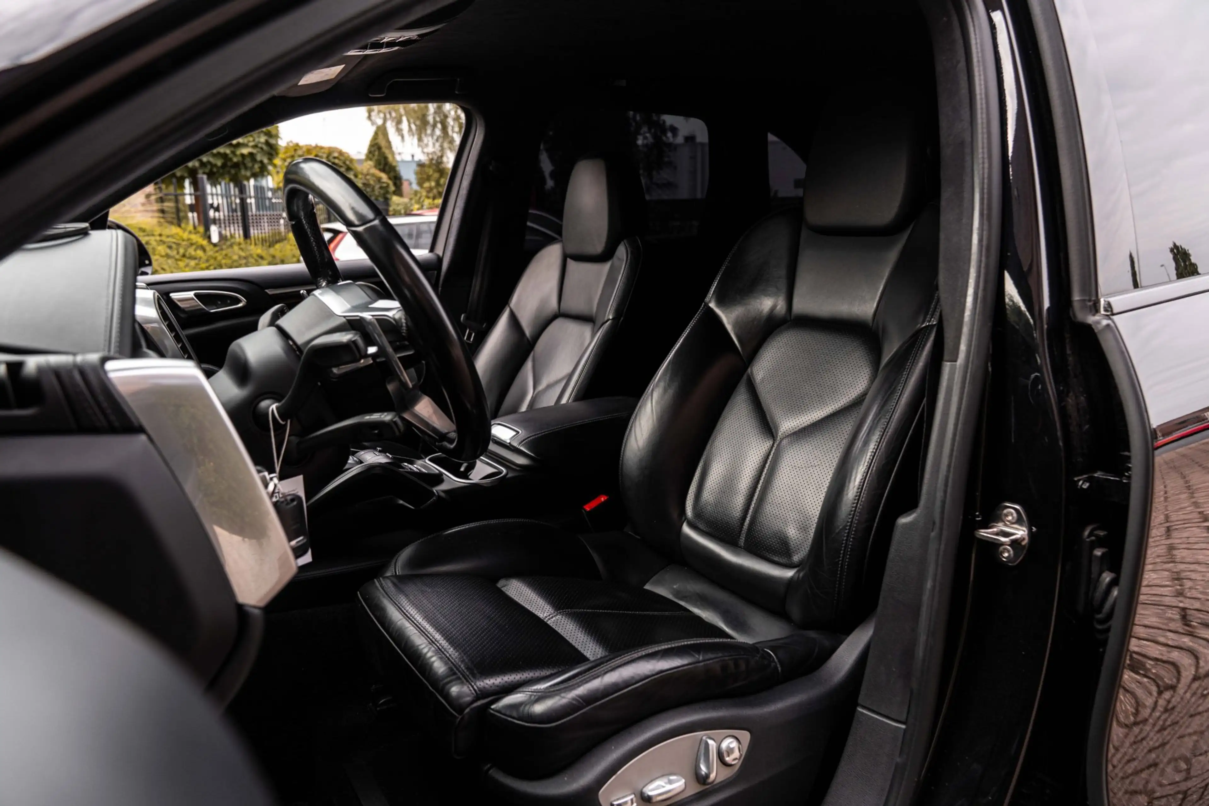Porsche Cayenne 3.0 S E-Hybrid 416 PK Adaptive Sport Chrono Trekha — photo 12