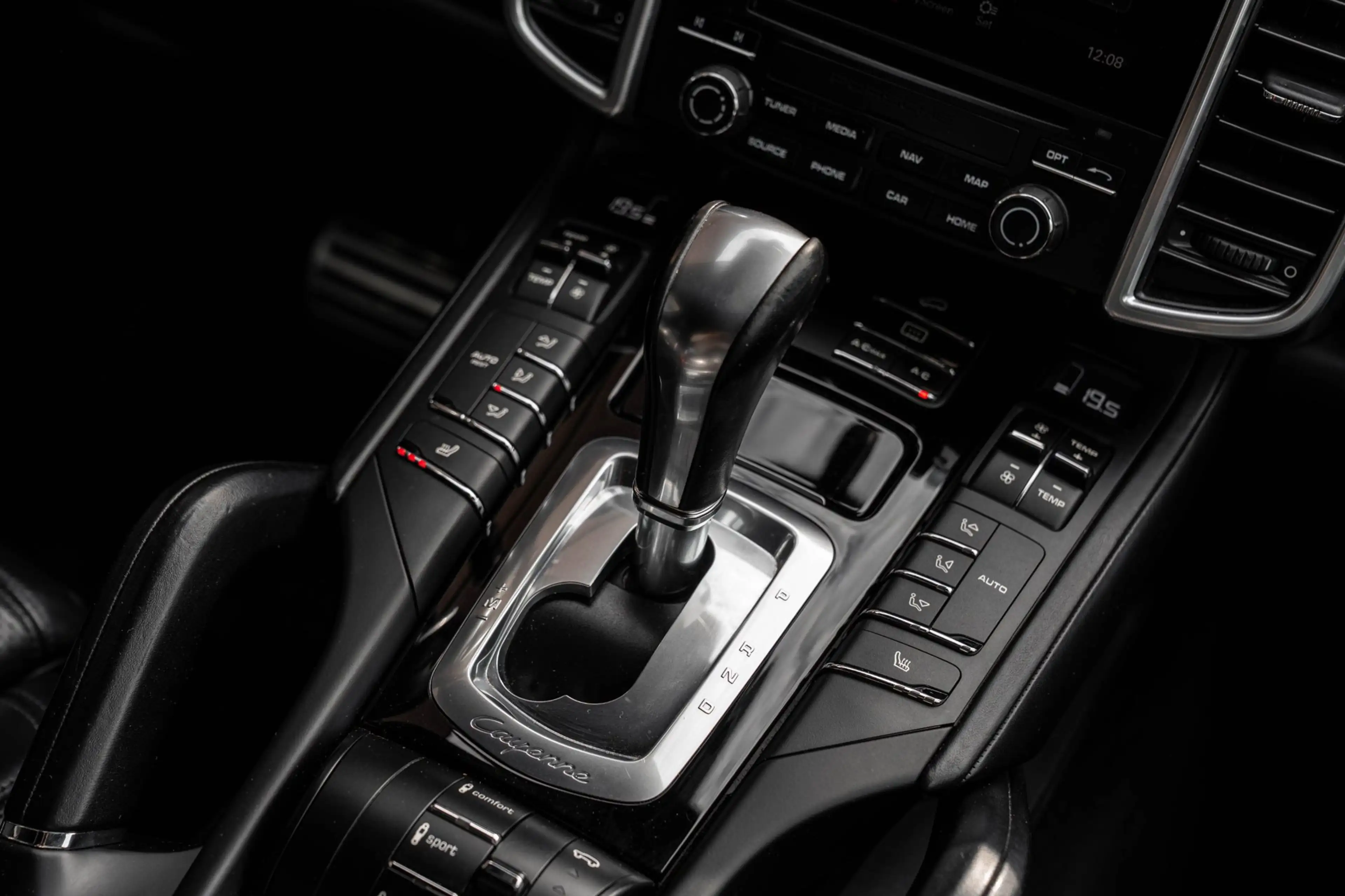 Porsche Cayenne 3.0 S E-Hybrid 416 PK Adaptive Sport Chrono Trekha — photo 29