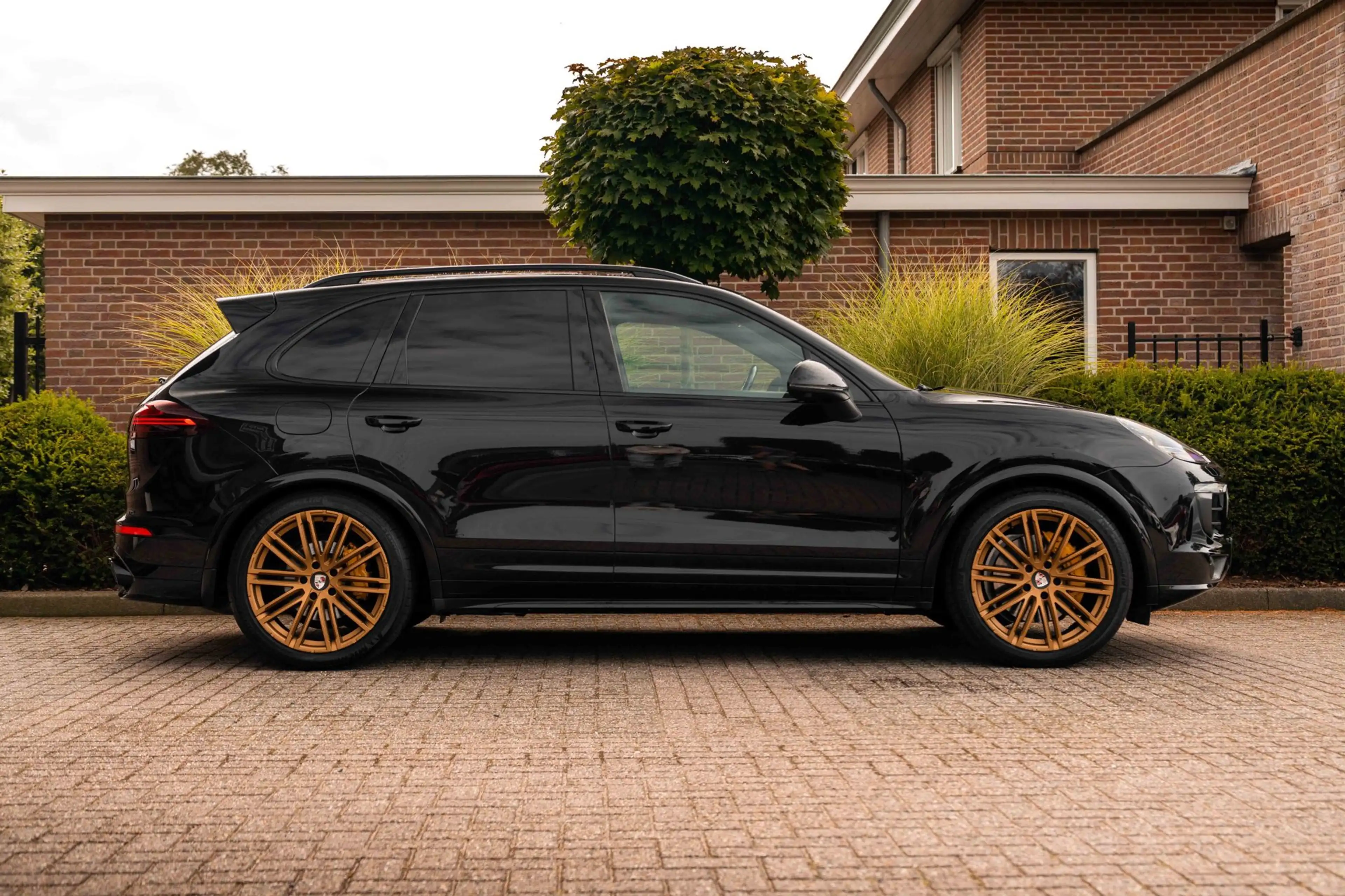 Porsche Cayenne 3.0 S E-Hybrid 416 PK Adaptive Sport Chrono Trekha — photo 4