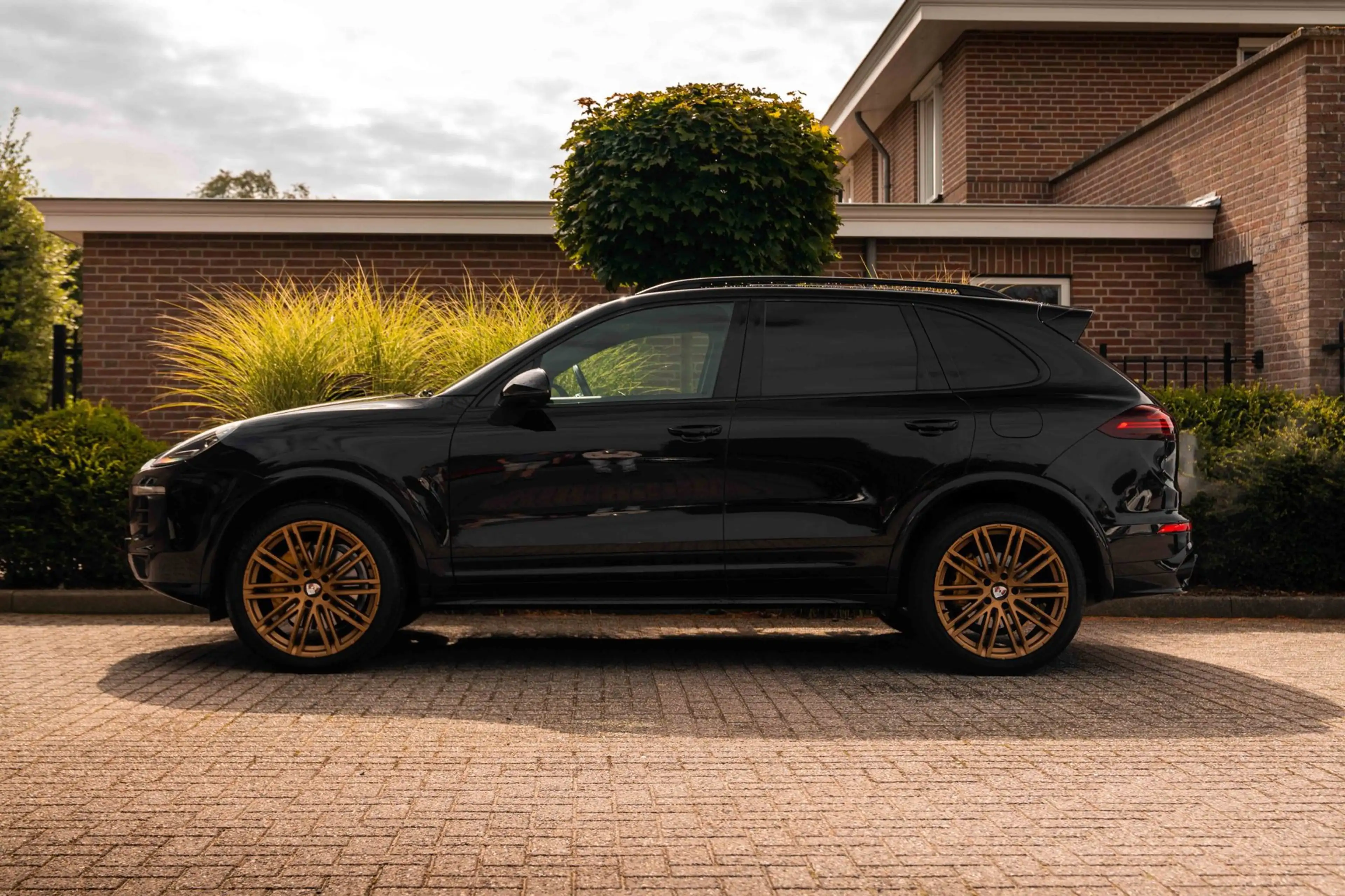 Porsche Cayenne 3.0 S E-Hybrid 416 PK Adaptive Sport Chrono Trekha — photo 5