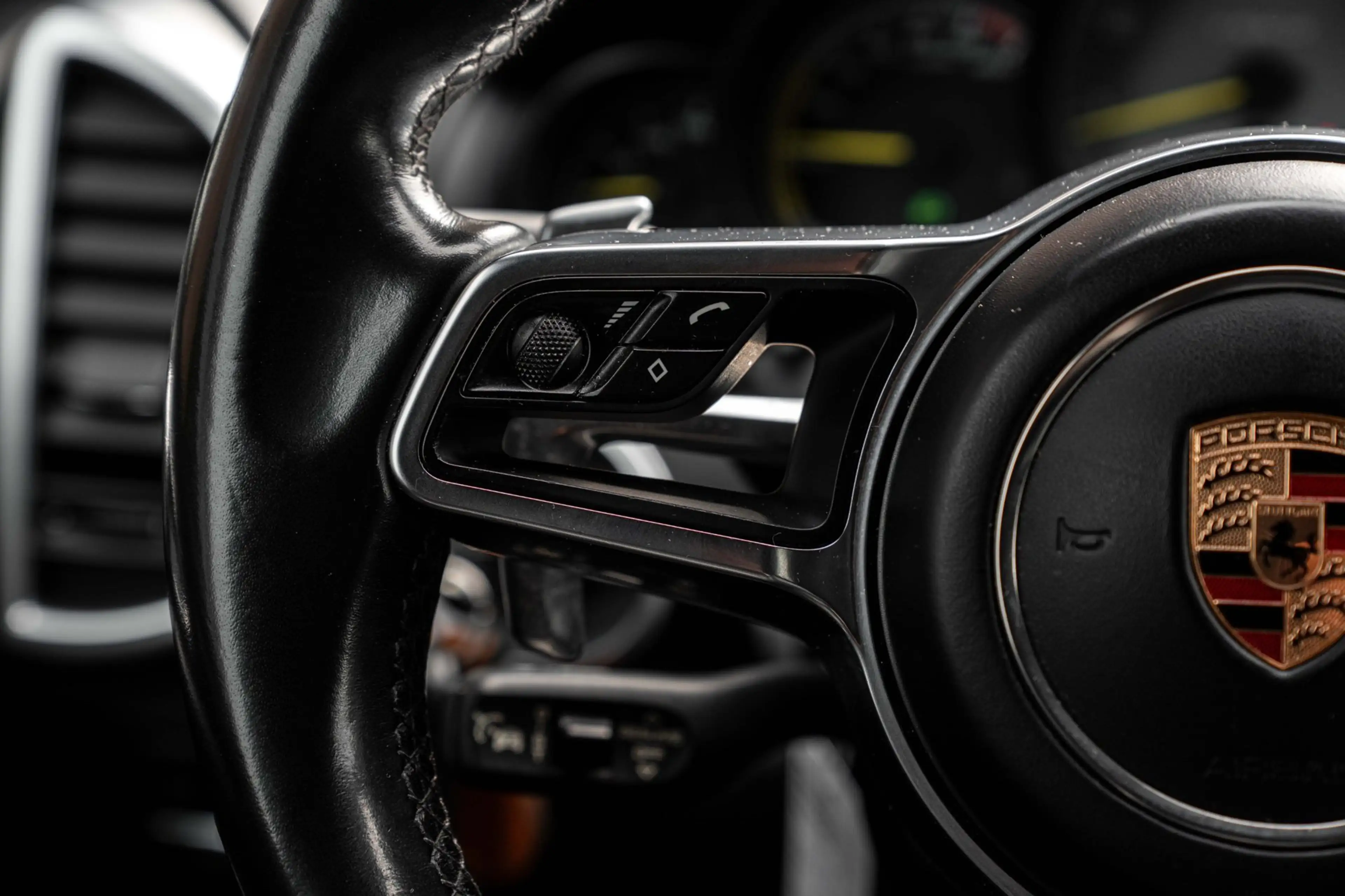 Porsche Cayenne 3.0 S E-Hybrid 416 PK Adaptive Sport Chrono Trekha — photo 47