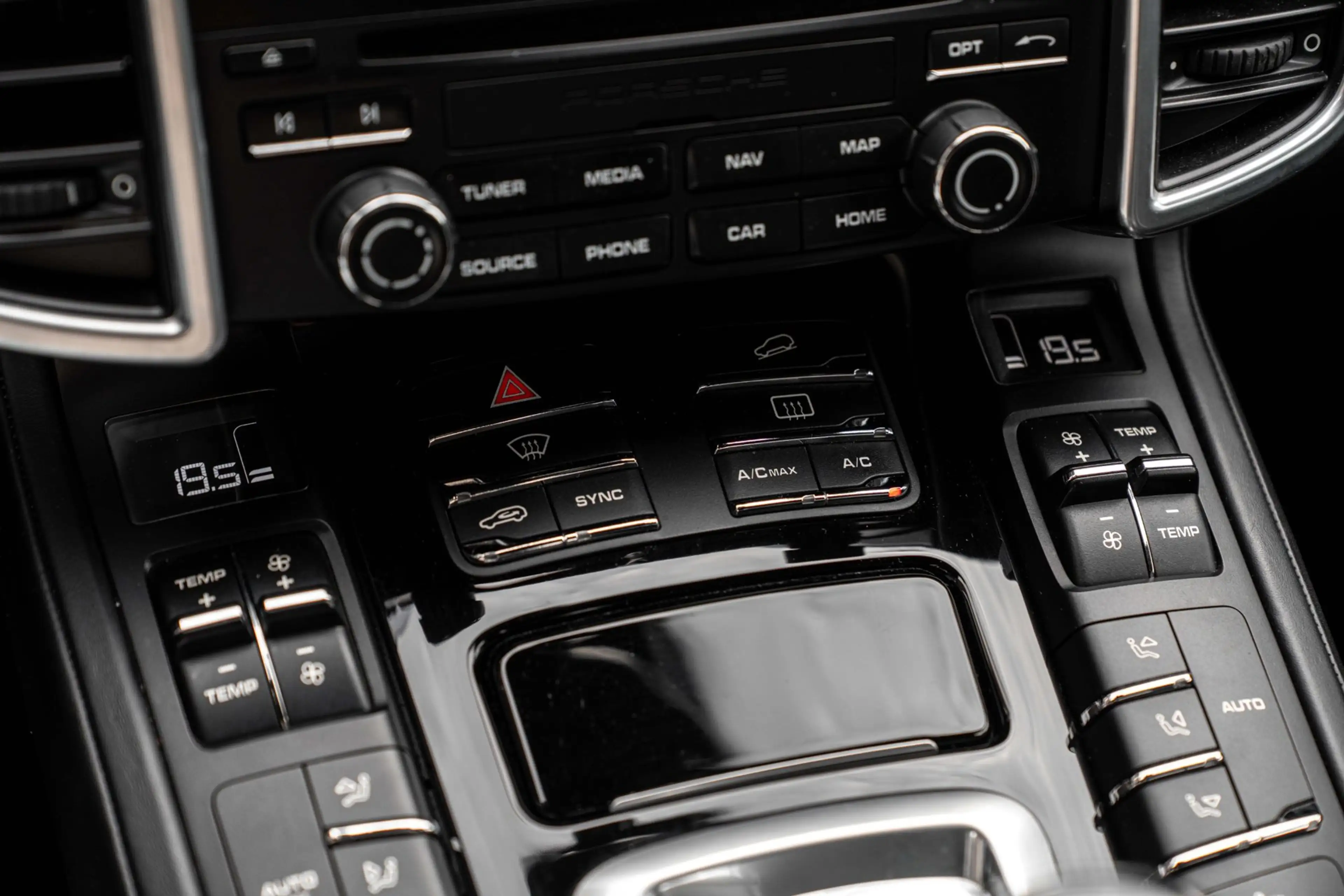 Porsche Cayenne 3.0 S E-Hybrid 416 PK Adaptive Sport Chrono Trekha — photo 31