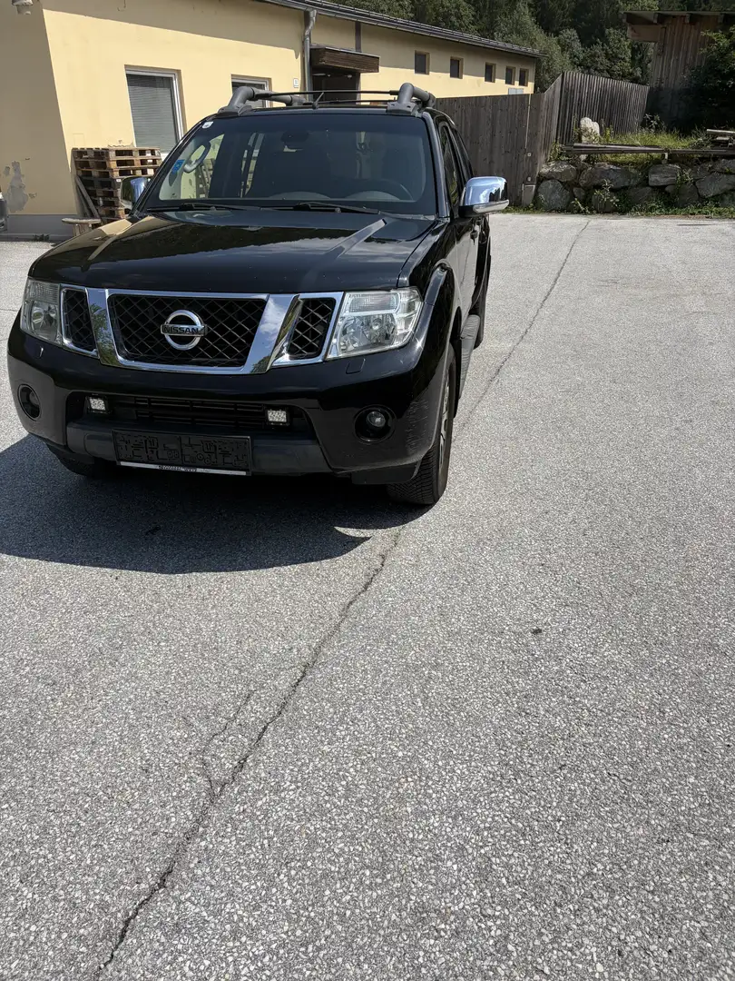 Nissan Navara Double Cab LE 3,0 dCi 4x4 DPF Aut. - 1