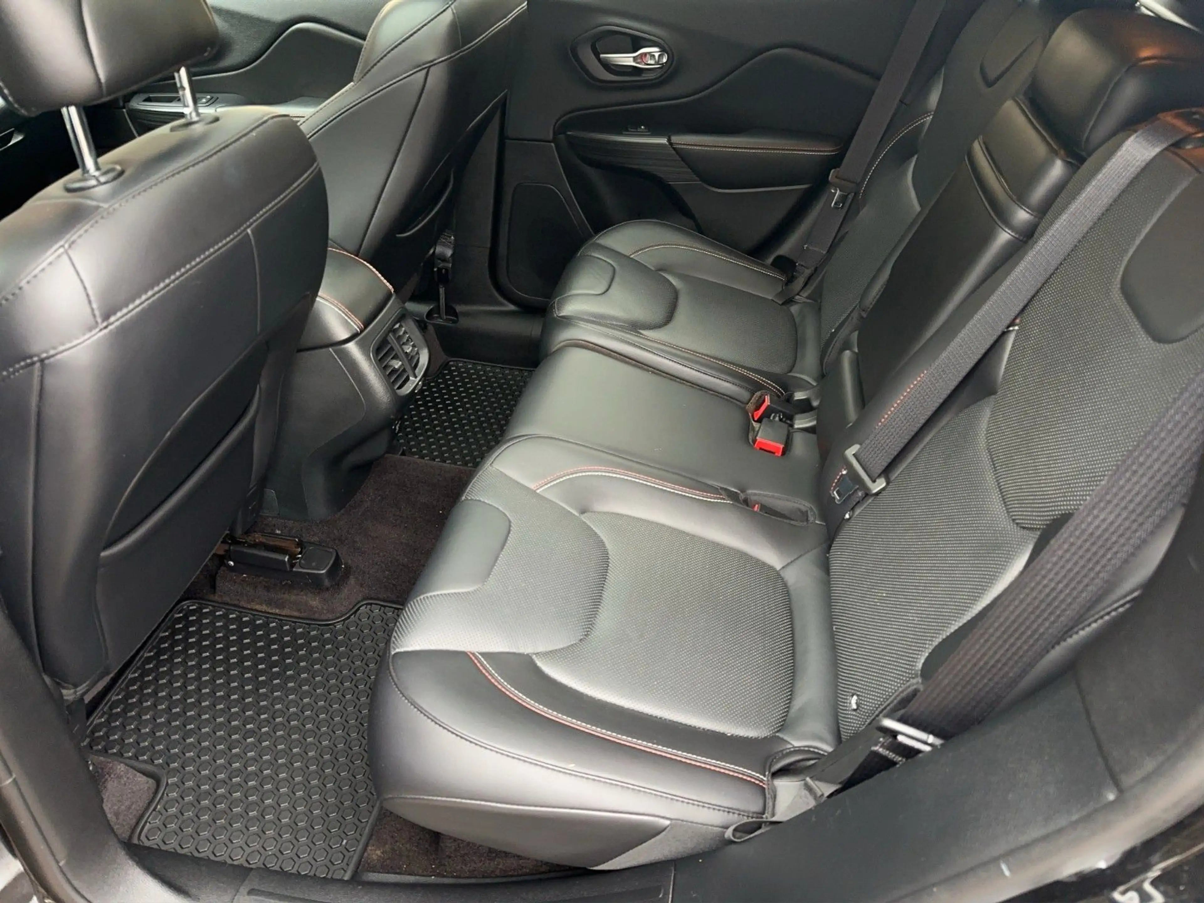 Jeep Cherokee 2.2 Multijet Active 75th Anniversary — photo 12