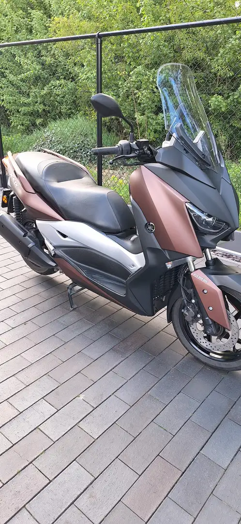 Yamaha X-Max 300 Scooter Bronze - 1