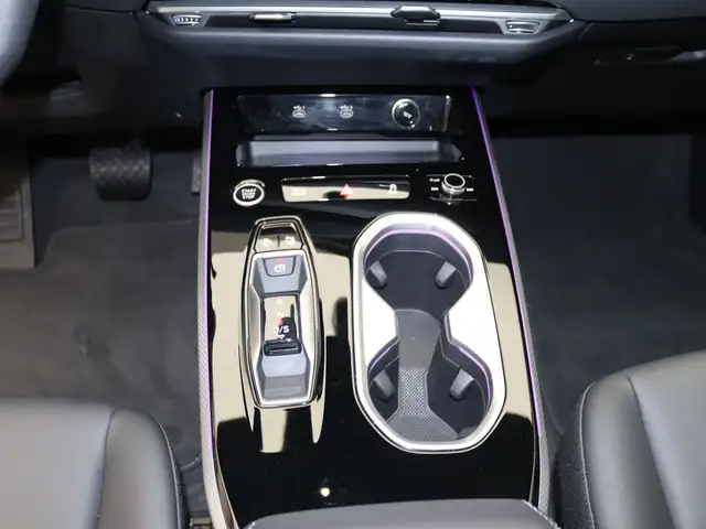 Audi A6 view 14