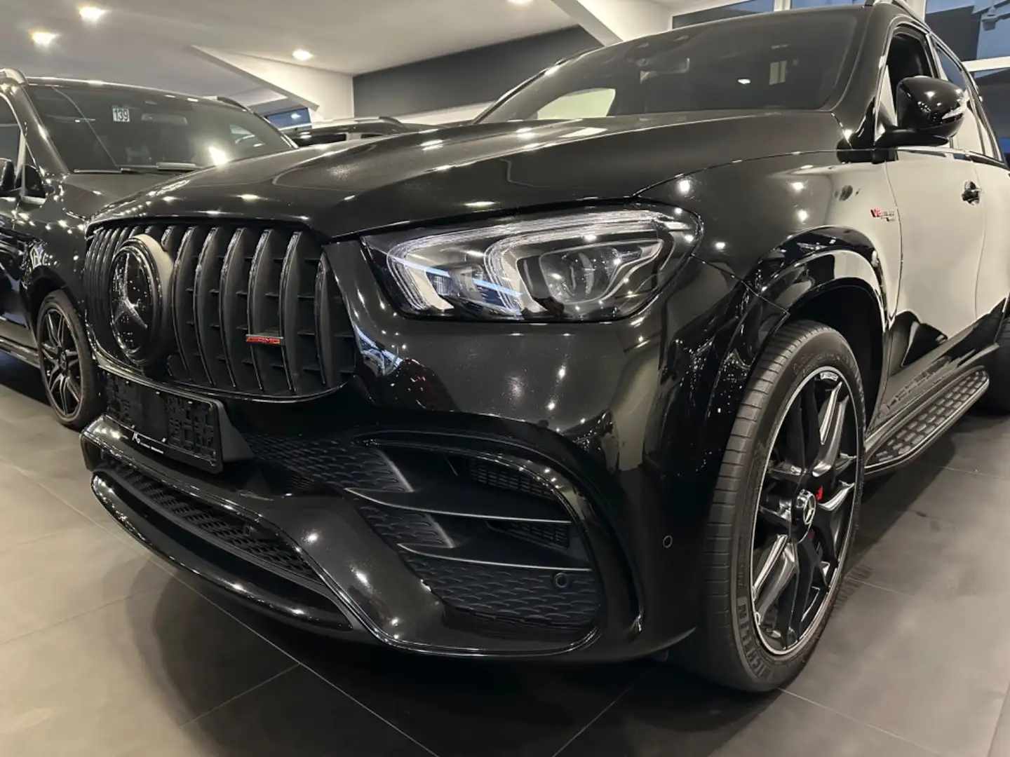 Mercedes-Benz GLE 63 AMG GLE 63 S AMG 4Matic+Black-Black-Carbon* AMG 22" Schwarz - 2
