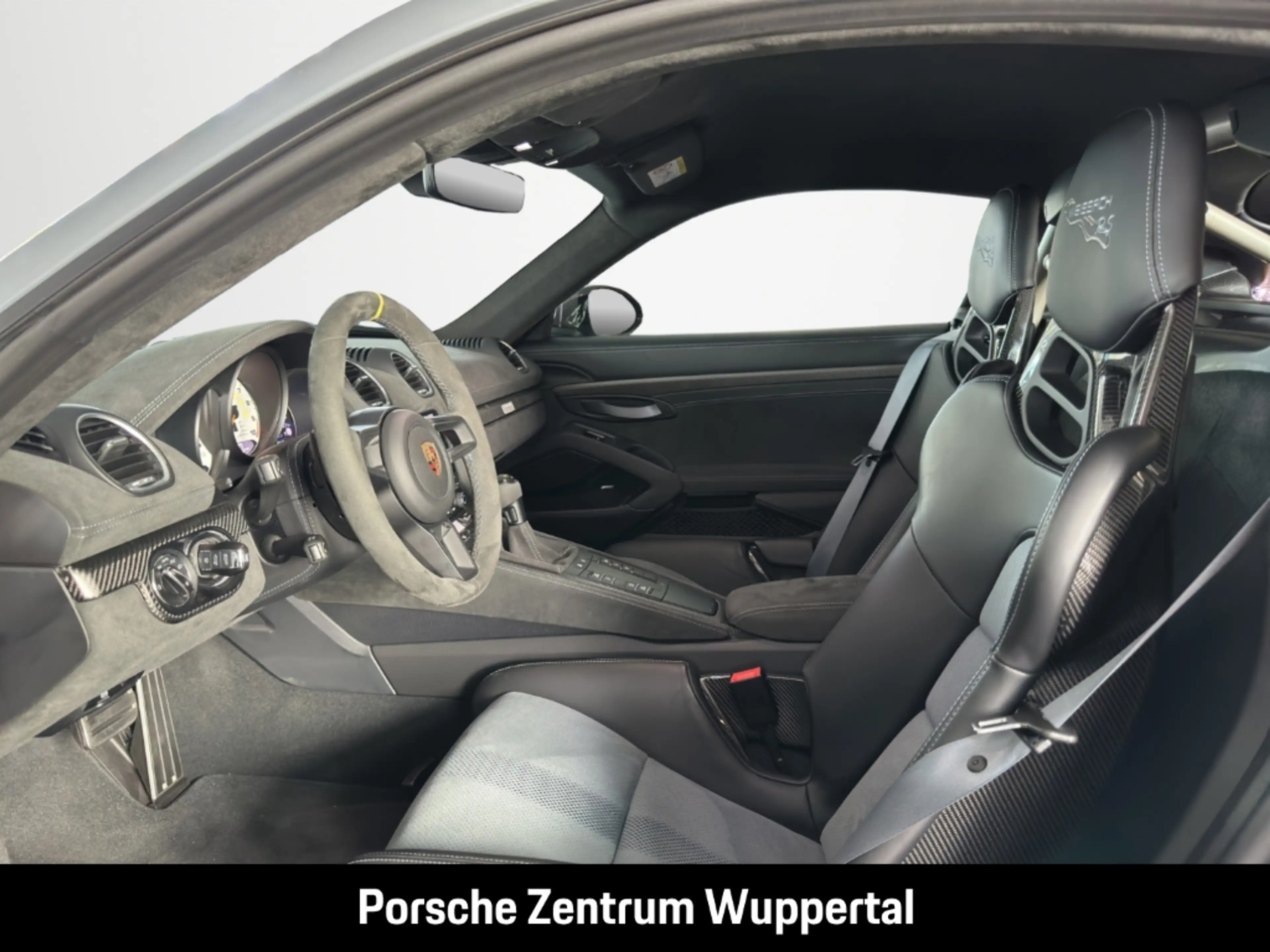 Porsche Cayman 718 GT4 RS — photo 11