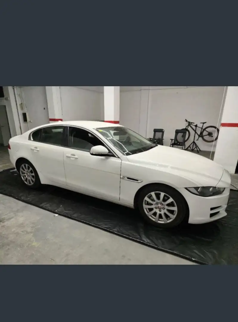 Jaguar XE 2.0 Diesel Prestige 180 - 1