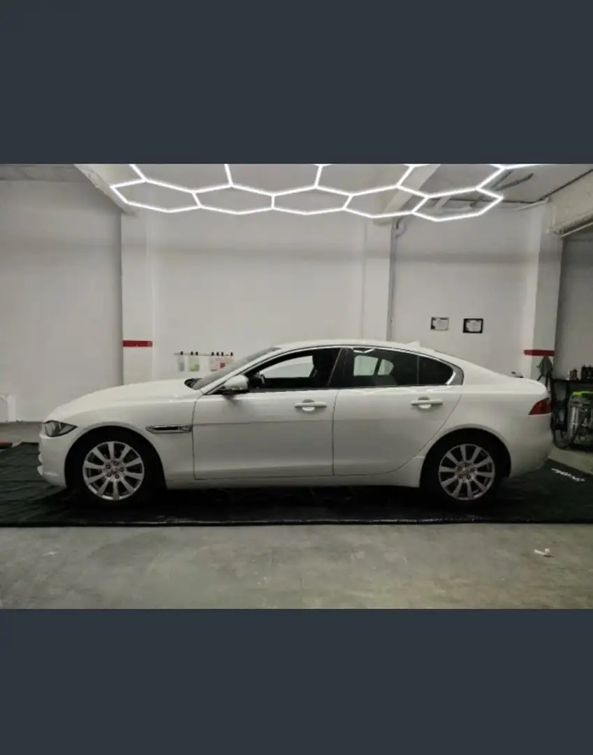 Jaguar XE 2.0 Diesel Prestige 180 - 2