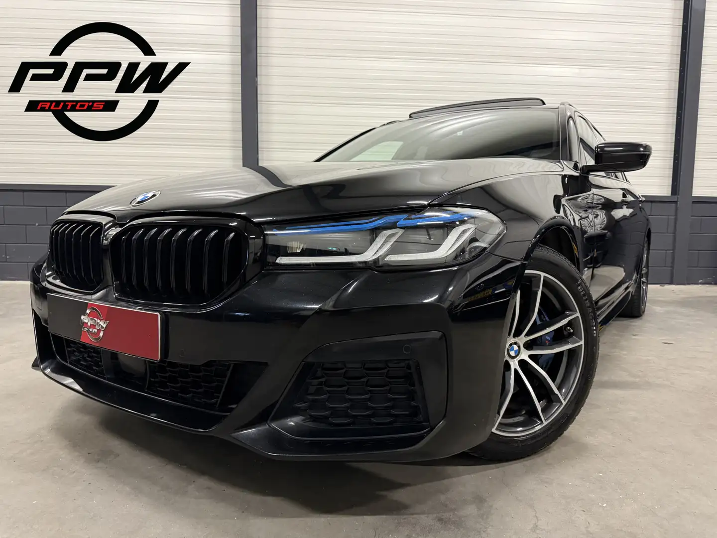 BMW 530 5-serie Touring 530e M-Sport BLACK PANO/LASER/HEAD Černá - 1