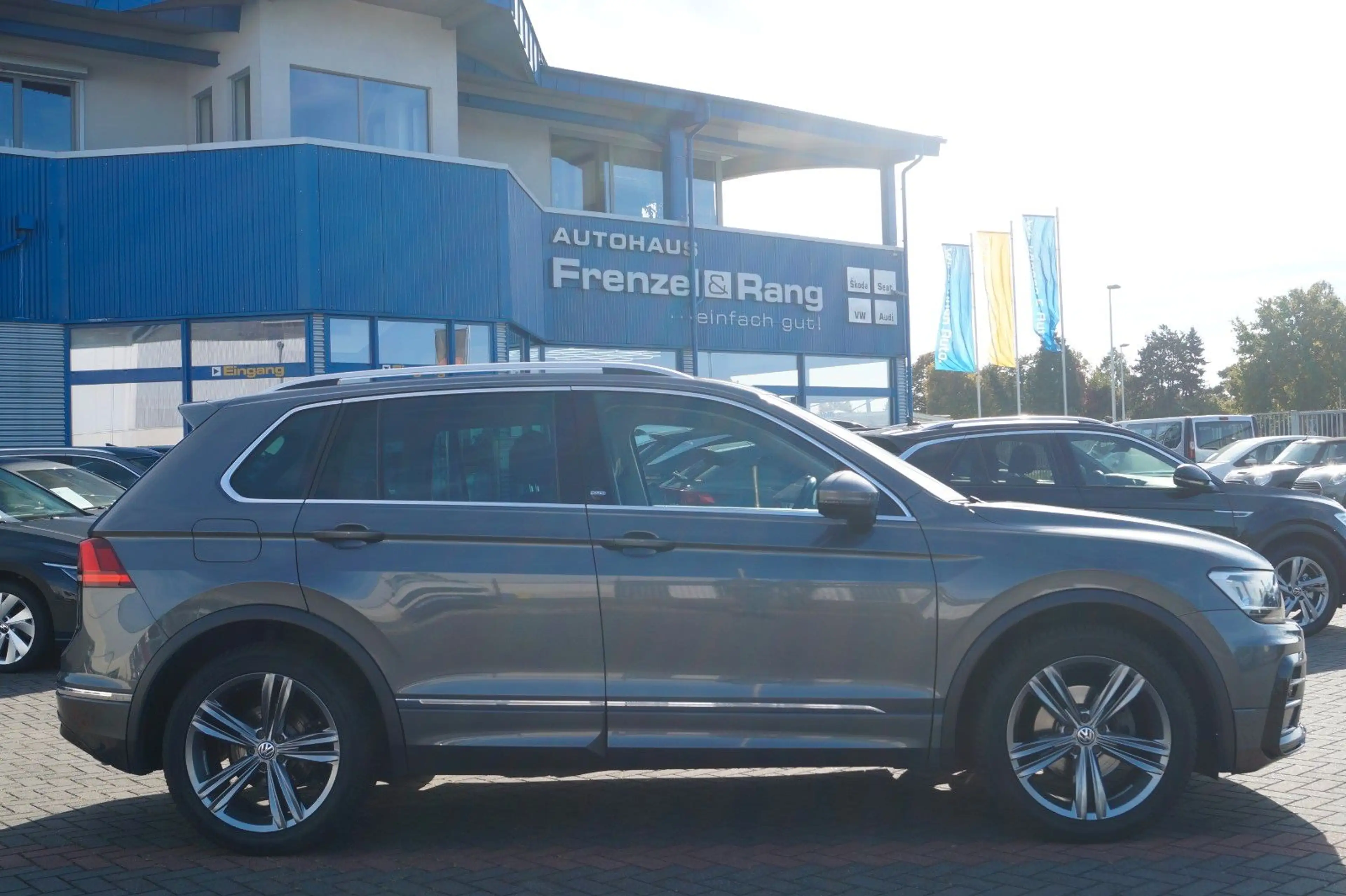 Volkswagen Tiguan *R-Line*Navi*elekHeck*AHK*LED*APP*SHZ*PDC — photo 3