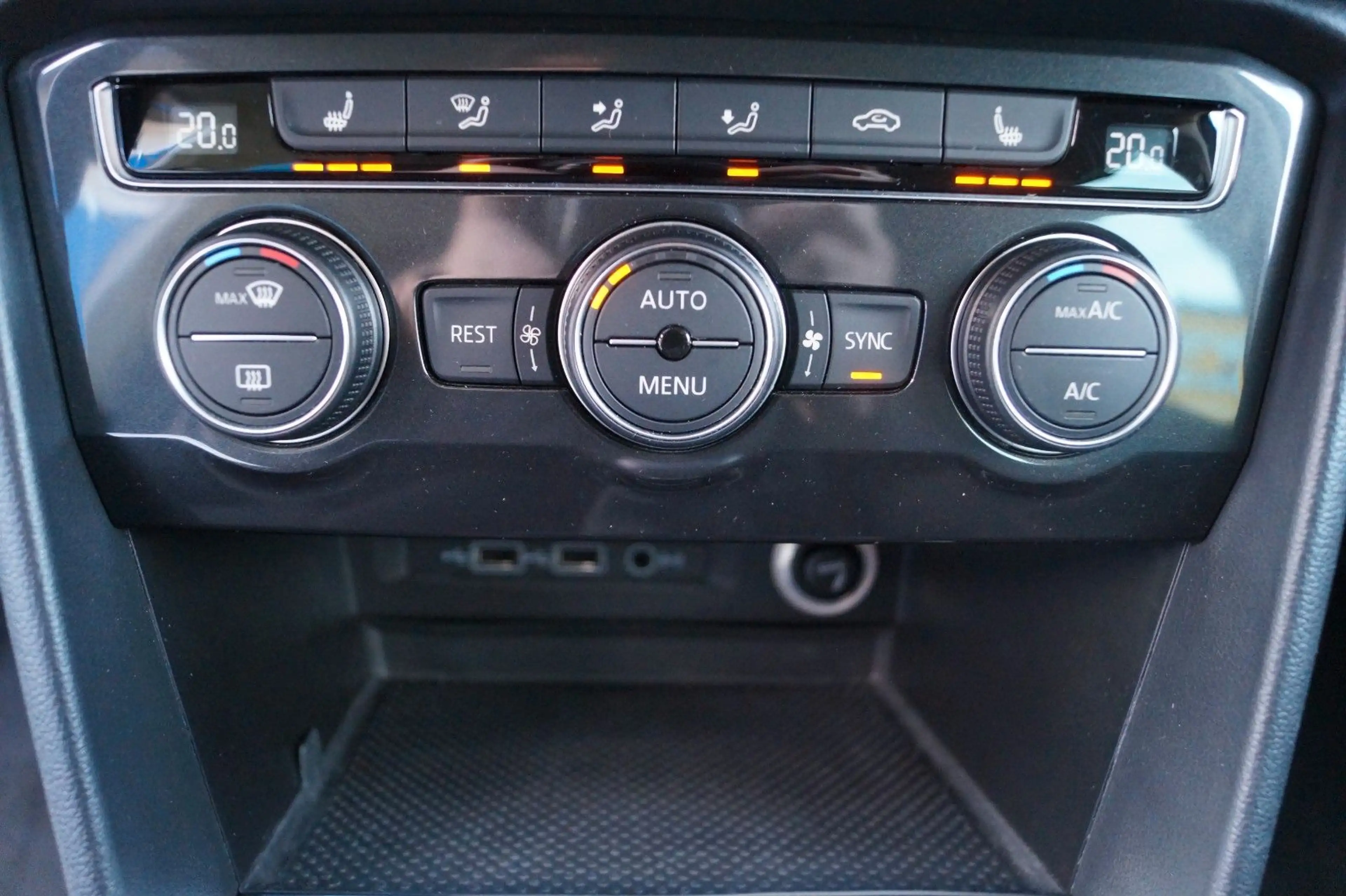 Volkswagen Tiguan *R-Line*Navi*elekHeck*AHK*LED*APP*SHZ*PDC — photo 10