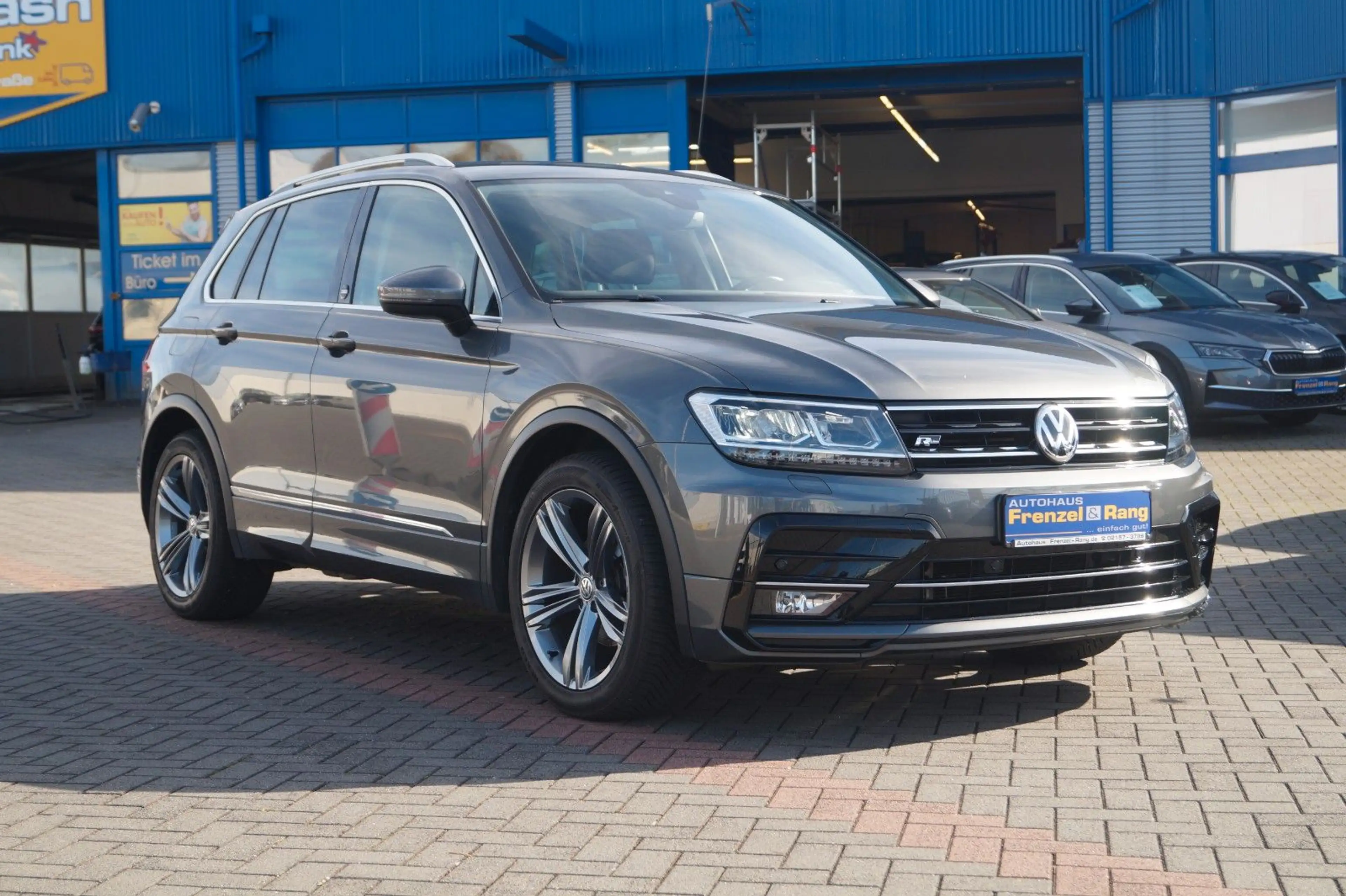 Volkswagen Tiguan *R-Line*Navi*elekHeck*AHK*LED*APP*SHZ*PDC