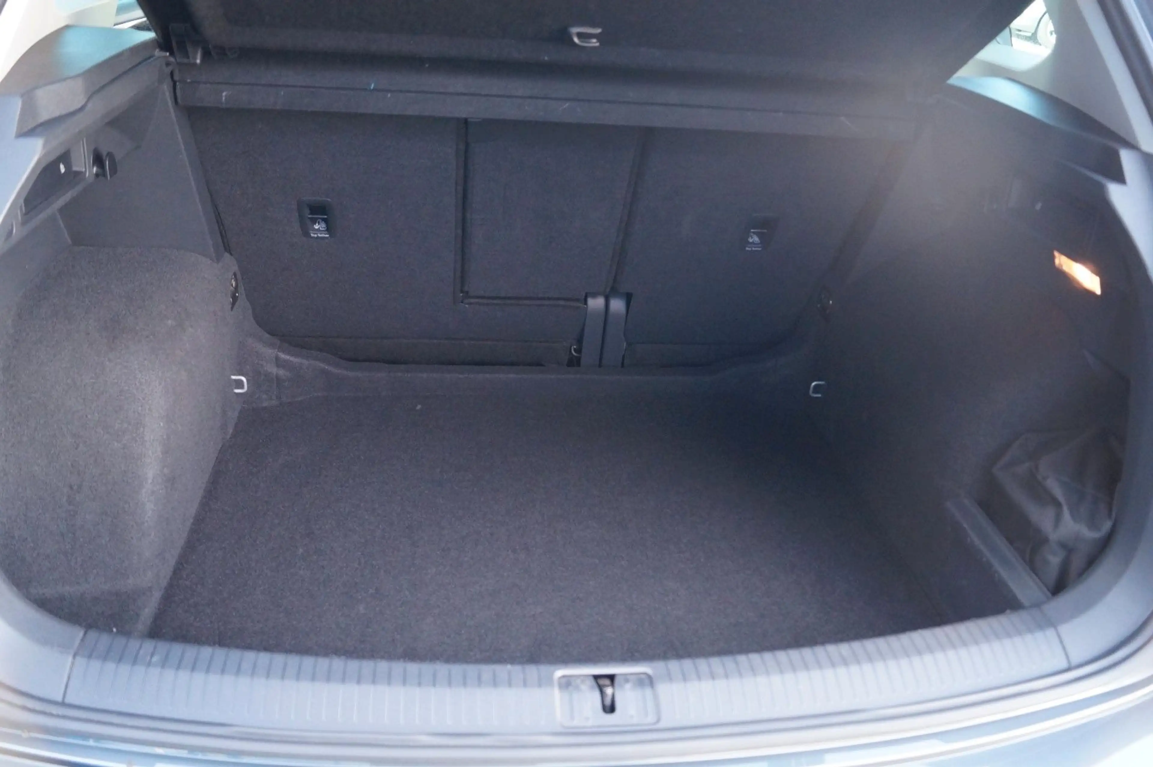 Volkswagen Tiguan *R-Line*Navi*elekHeck*AHK*LED*APP*SHZ*PDC — photo 14