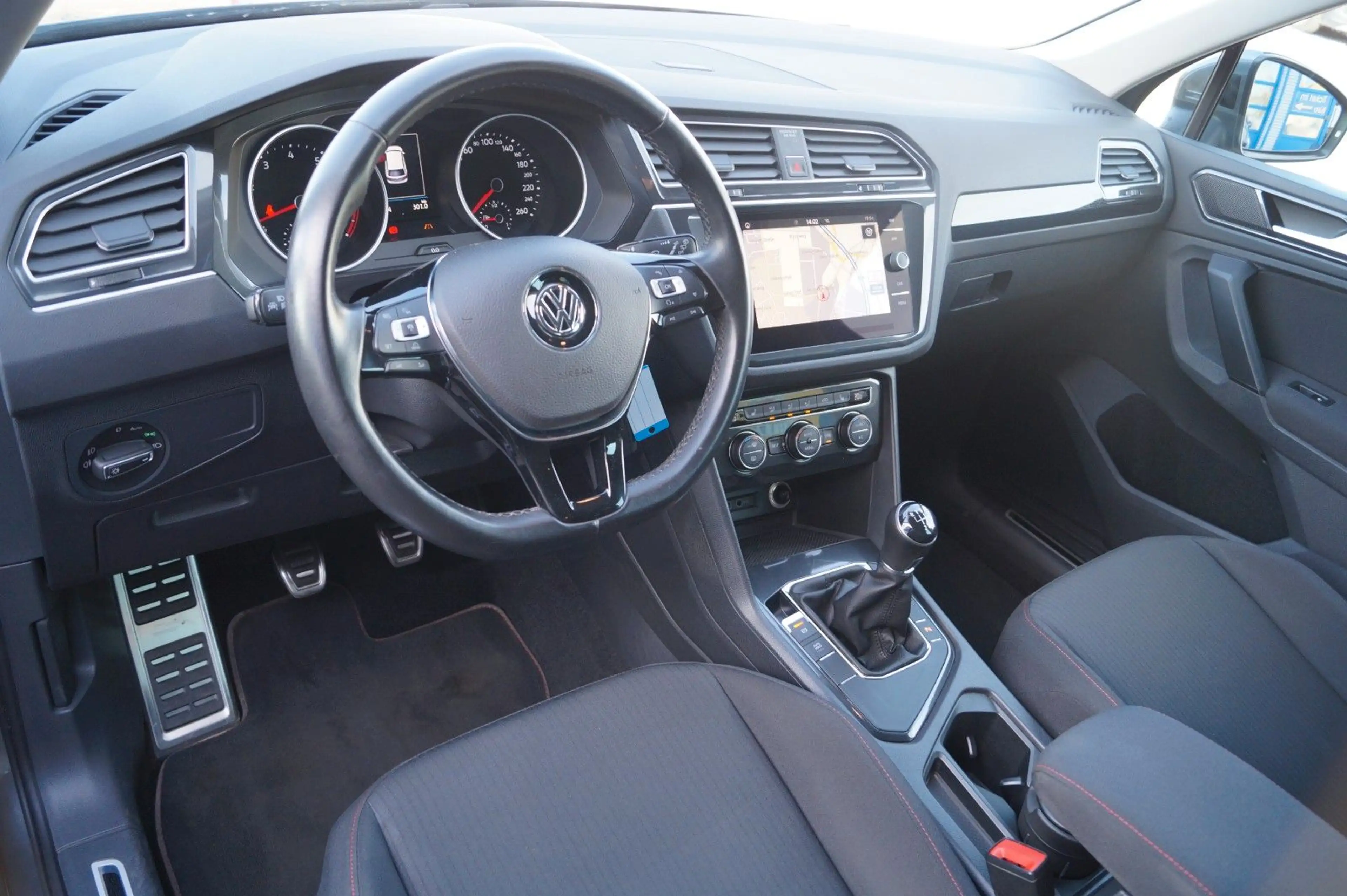 Volkswagen Tiguan *R-Line*Navi*elekHeck*AHK*LED*APP*SHZ*PDC — photo 6