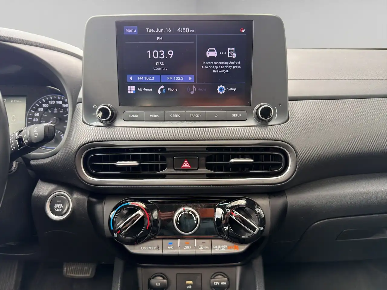 Hyundai KONA photo Hyundai KONA