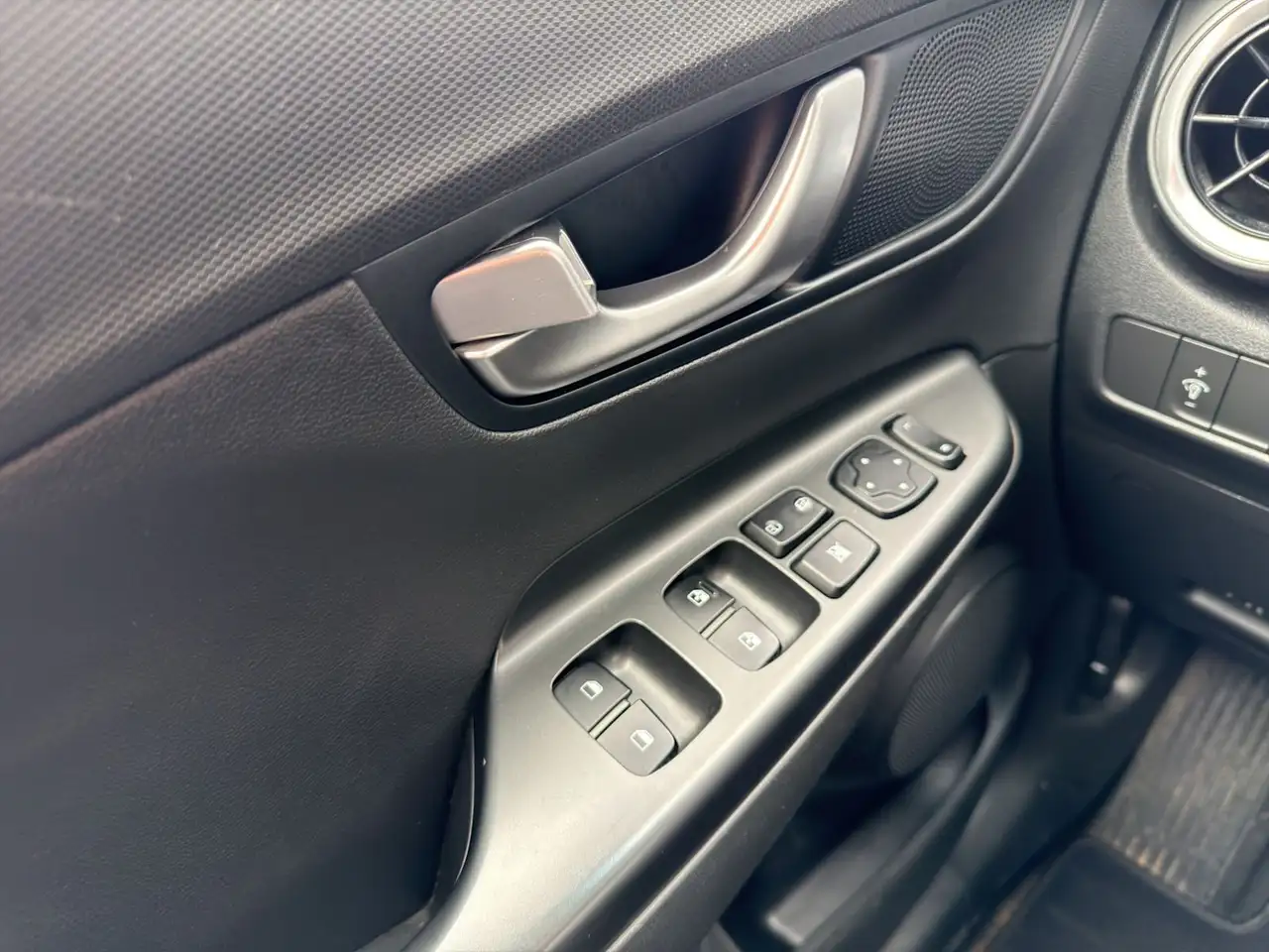 Hyundai KONA photo Hyundai KONA