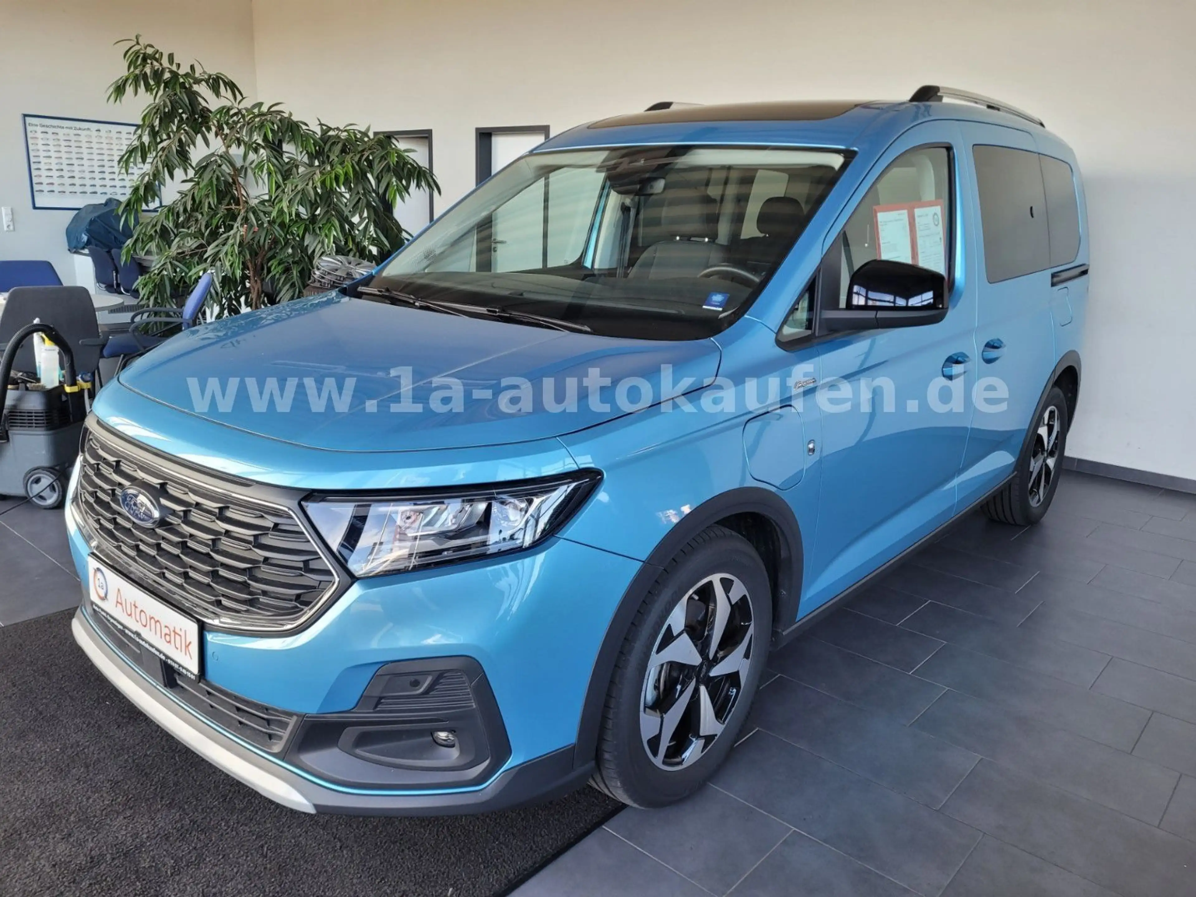 Ford Tourneo Connect L1 Plug-in Hybrid Active m. AHK — photo 2