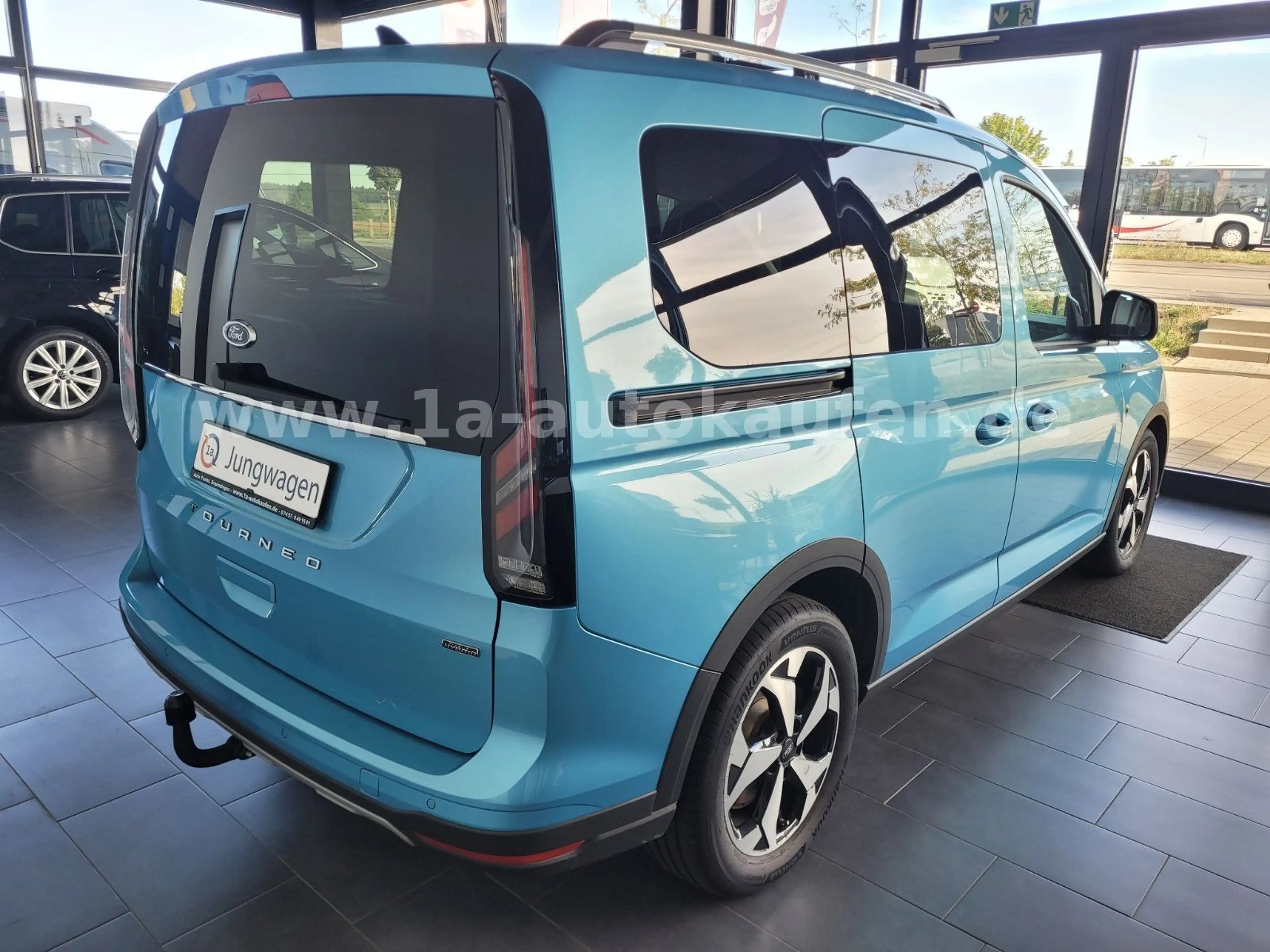 Ford Tourneo Connect L1 Plug-in Hybrid Active m. AHK — photo 4