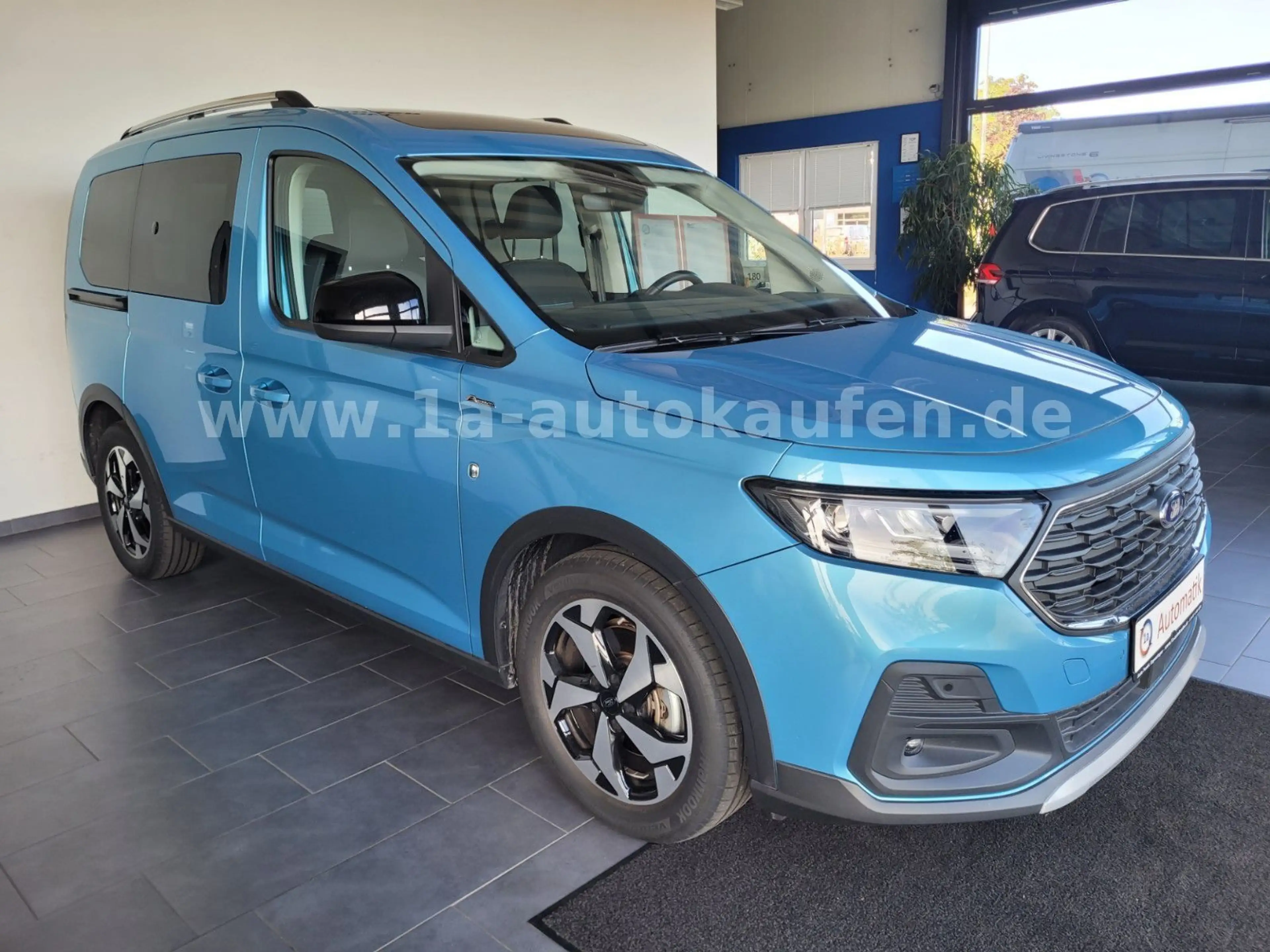 Ford Tourneo Connect L1 Plug-in Hybrid Active m. AHK — photo 3