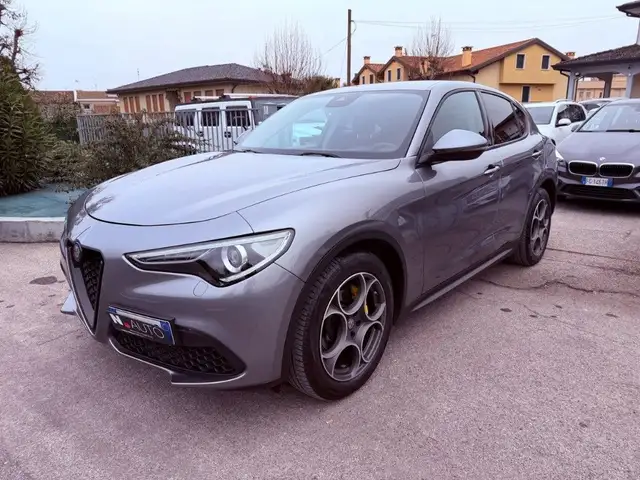 Alfa Romeo Stelvio 2.2 Turbodiesel 160 CV AT8 RWD Sport-Tech