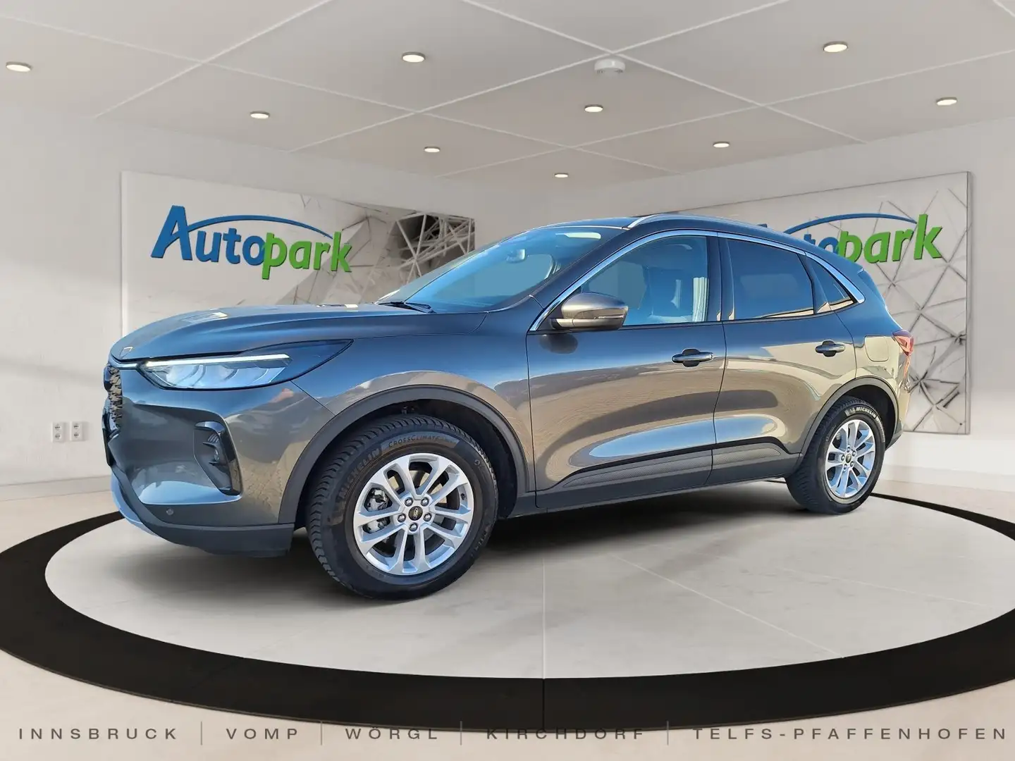 Ford Kuga Titanium Hybrid FHEV AWD Grau - 1