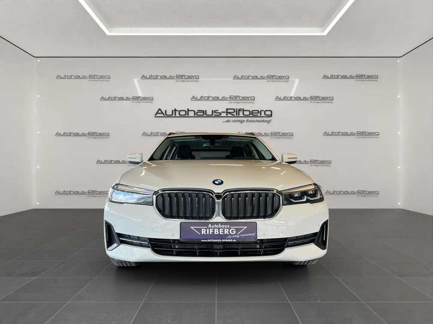 BMW 530 e TOURING/AUT/NAVI/LED/LIVE COCKPIT/KAMERA Weiß - 2