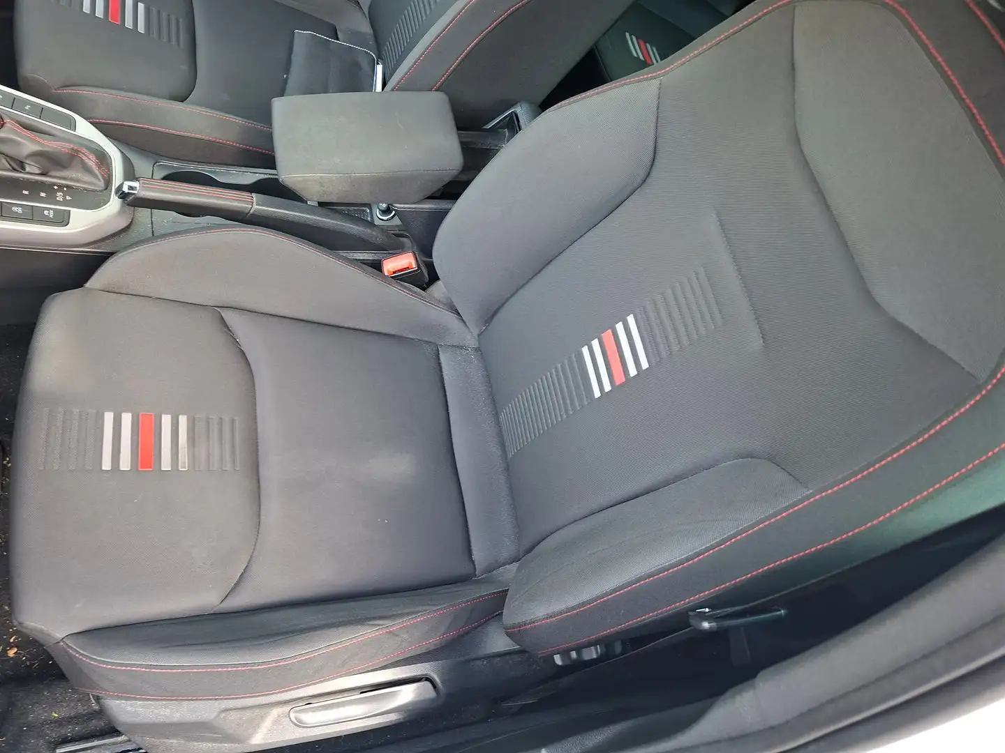 SEAT Arona FR EcoTSI DSG Weiß - 2