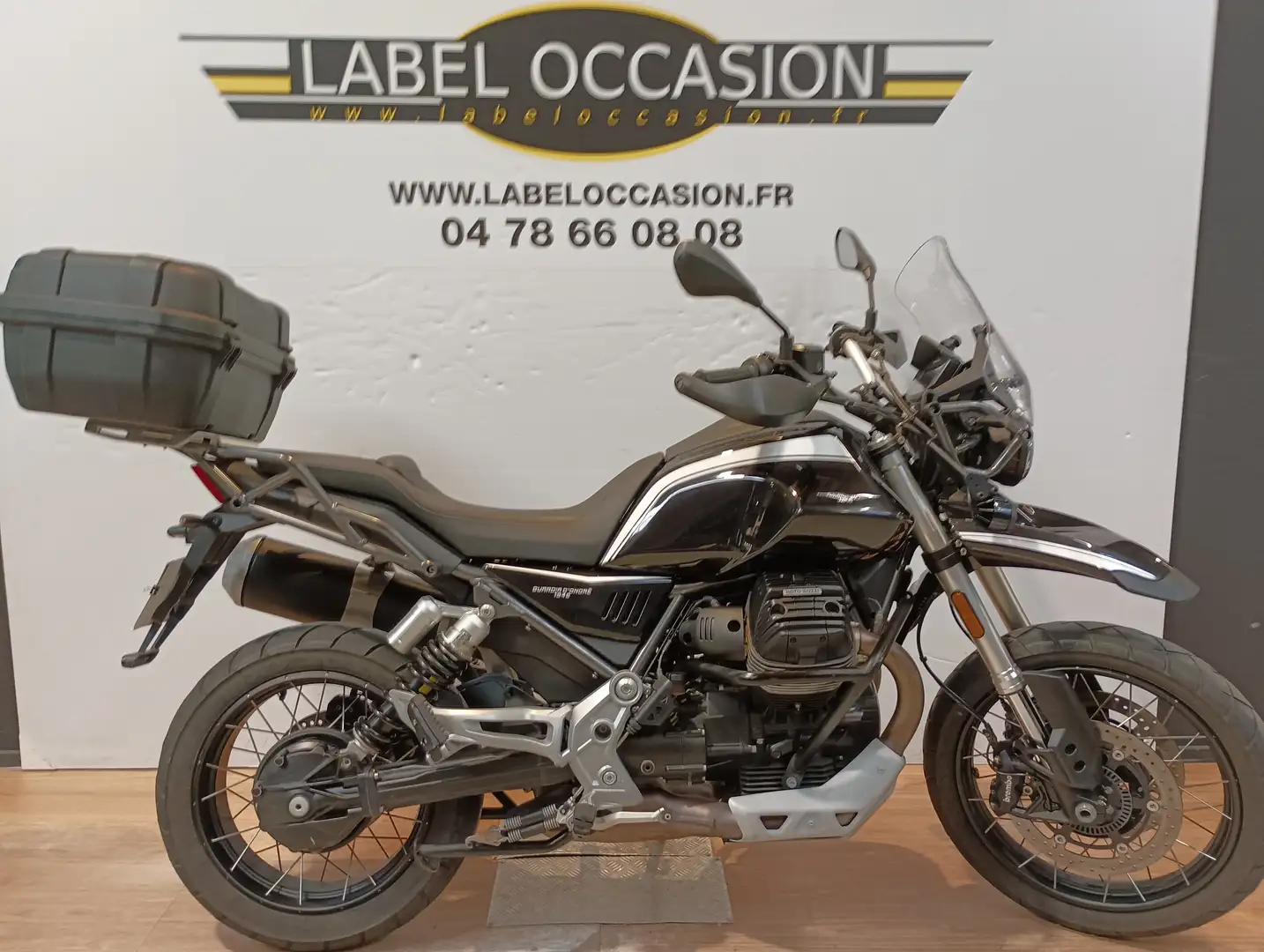 Moto Guzzi V 85 TT Black - 1